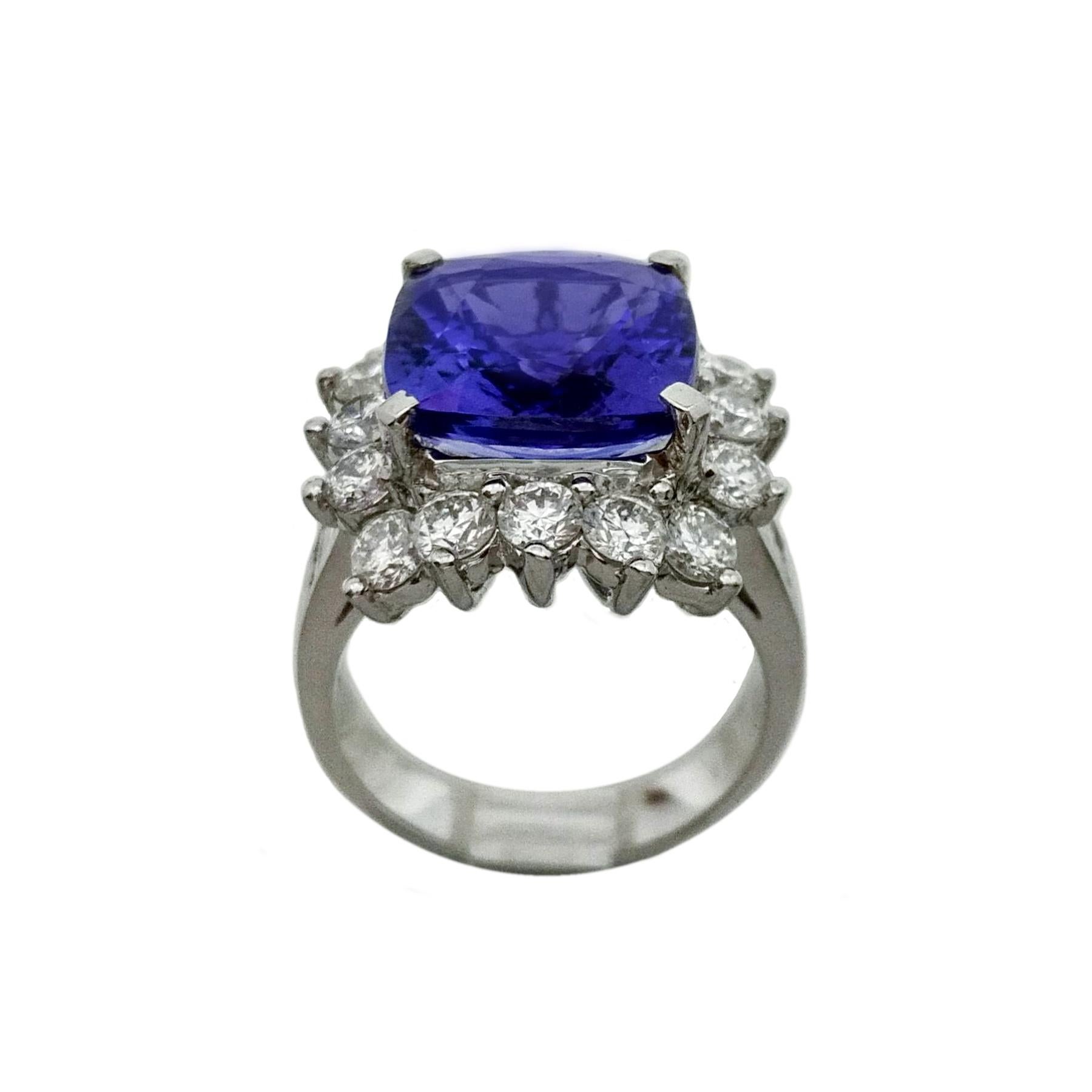 Contemporary 8.31 Carat Tanzanite White Gold Cocktail Ring For Sale