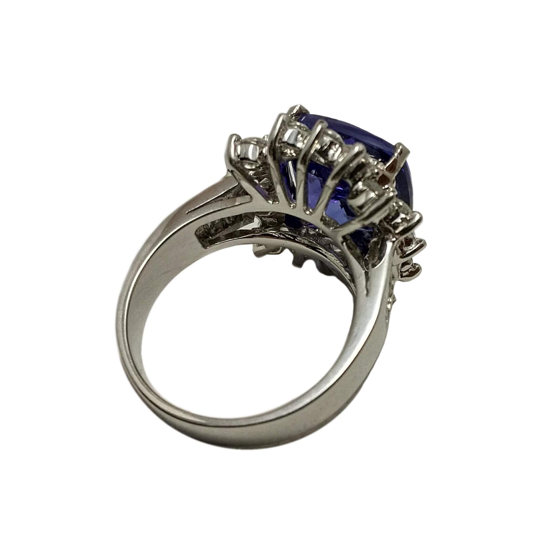 8.31 Carat Tanzanite White Gold Cocktail Ring In New Condition For Sale In Richmond, BC