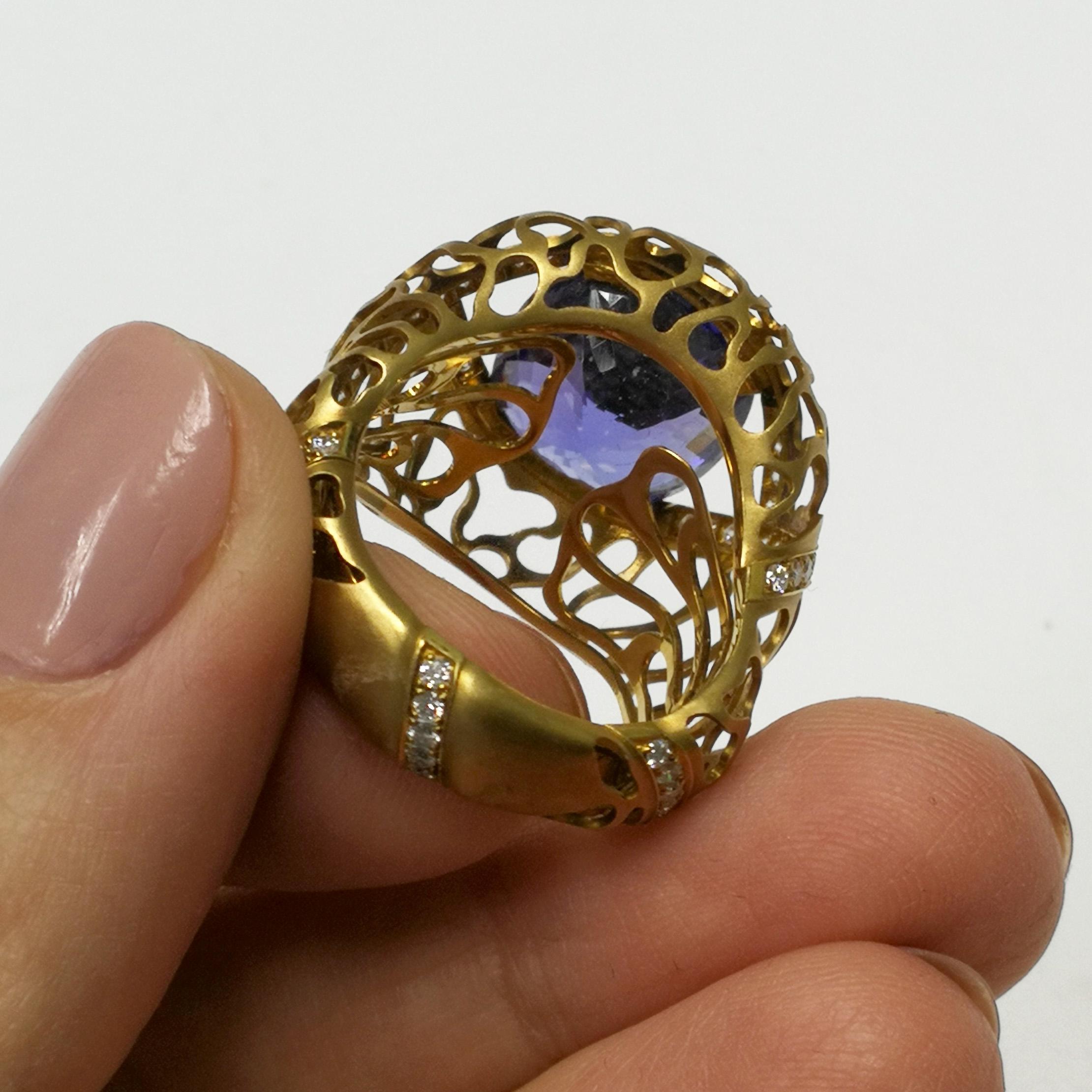 Tanzanite 8.60 Carat Diamonds 18 Karat Yellow Gold Coral Reef Ring In New Condition For Sale In Bangkok, TH