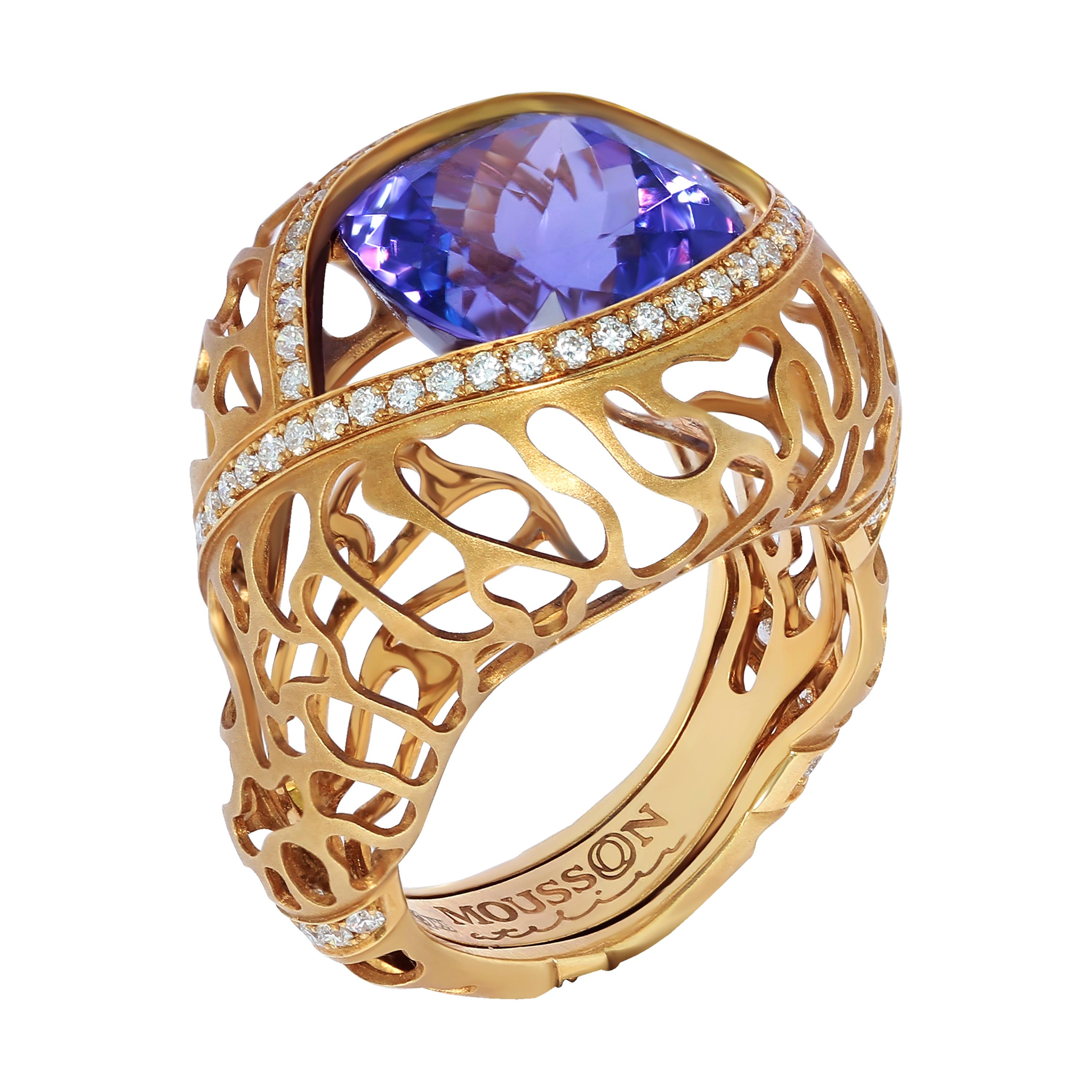 Bague en or jaune 18 carats et corail avec tanzanite de 8,60 carats et diamants en écaille en vente