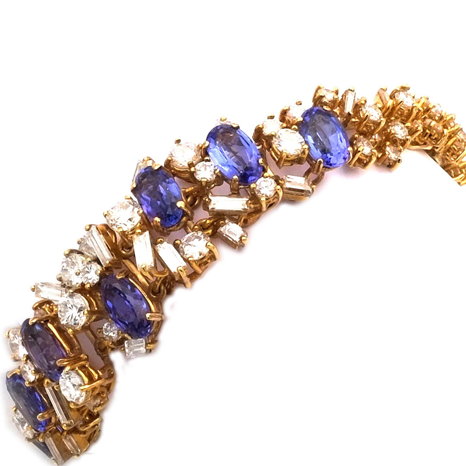 Tanzanite and 12 Carat Diamond Bracelet in 18K Gold, circa 1970

Very distinctive, floral bracelet made of high-carat gold, openwork and set with 8 bright blue-violet tanzanites with a total of 7.65 ct, surrounded by 121 shining diamonds in