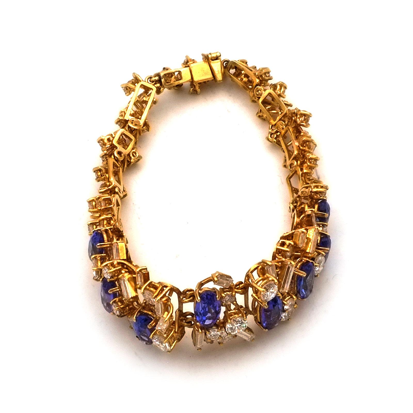 Tanzanite and 12 Carat Diamond Bracelet in 18K Gold, circa 1970 For Sale 2