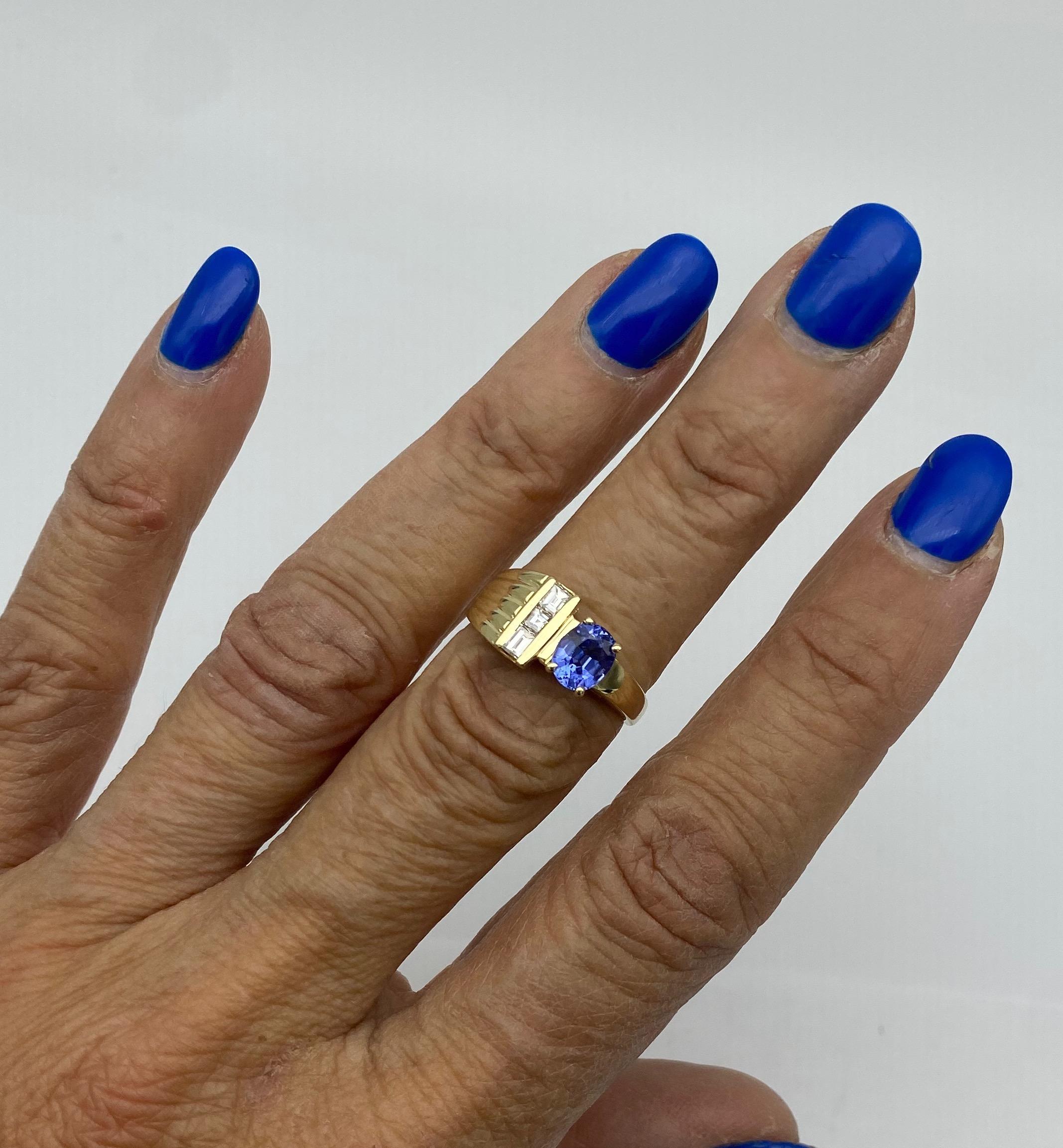 Tanzanite and Baguette Diamond Ring 14 Karat Yellow Gold In Good Condition For Sale In Laguna Hills, CA