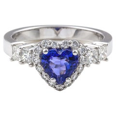 Anello con tanzanite e diamanti in oro bianco 18Kt taglio a cuore colore blu fatto a mano