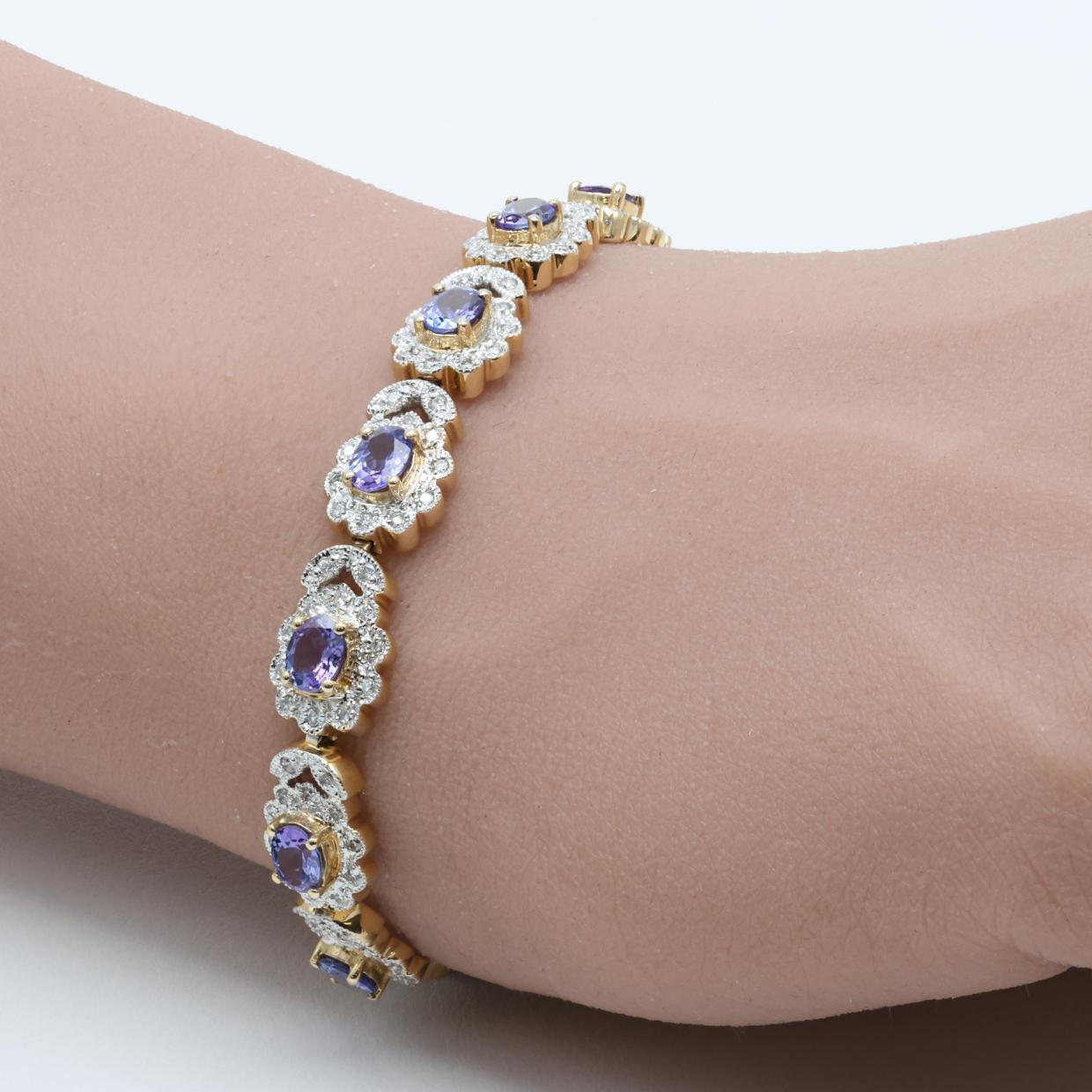 Tanzanite and Diamond Bracelet in 14k Yellow Gold

Illuminate your wrist with the vibrant beauty of this exquisite Tanzanite and Diamond Bracelet, set in radiant 14k yellow gold. This stunning piece features a captivating array of tanzanite