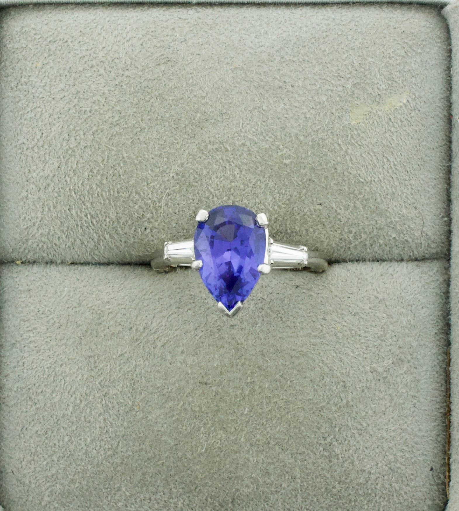 Tanzanite and Diamond Classic Solitaire Ring in Platinum  In Excellent Condition For Sale In Wailea, HI