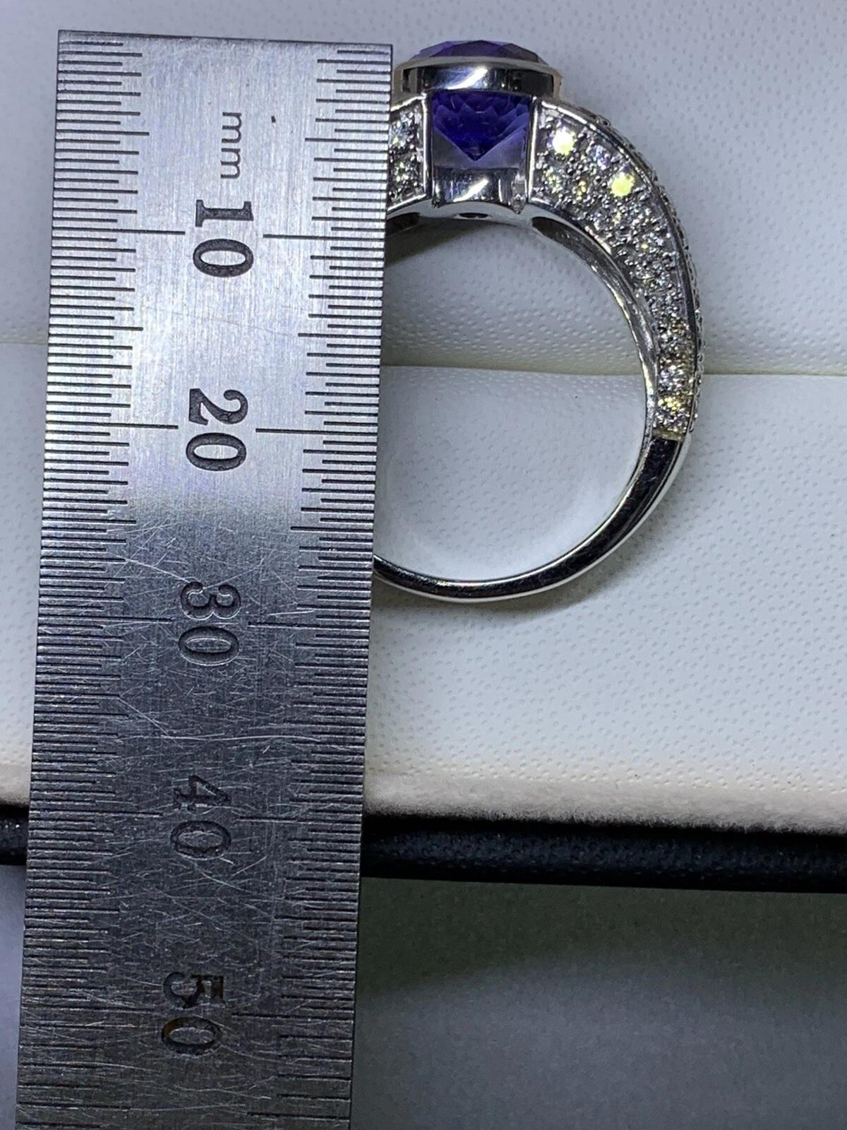 Anello cocktail con tanzanite e diamanti in oro bianco 18 carati in vendita 8