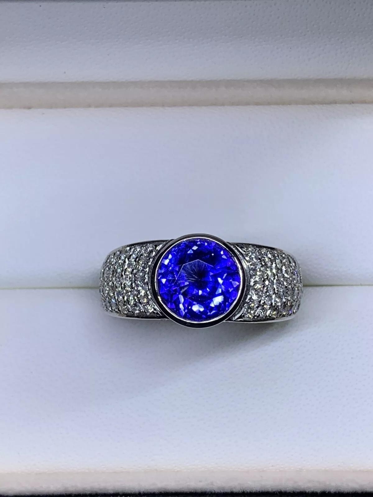 Anello cocktail con tanzanite e diamanti in oro bianco 18 carati in vendita 9