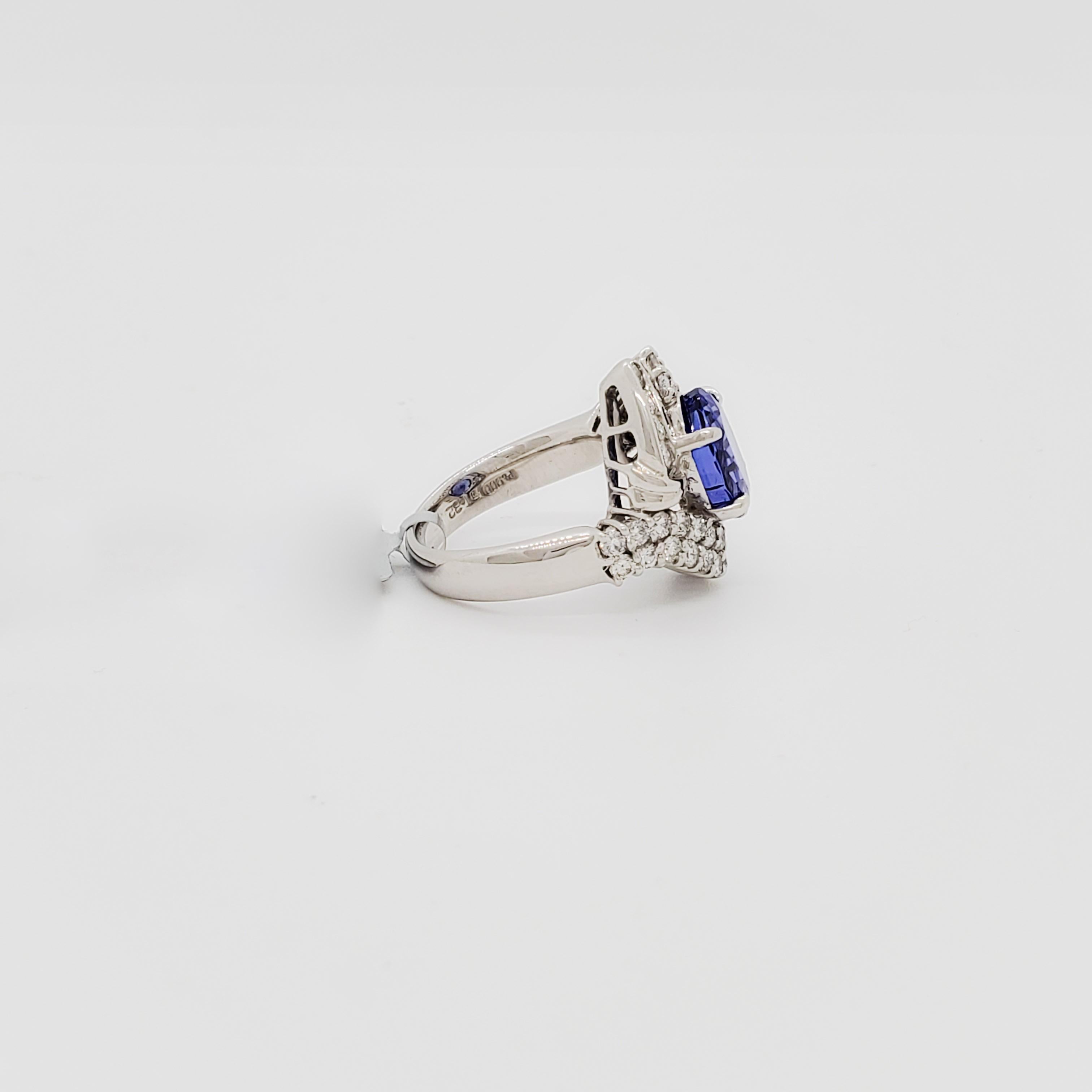 Tanzanite and Diamond Cocktail Ring in Platinum In New Condition For Sale In Los Angeles, CA