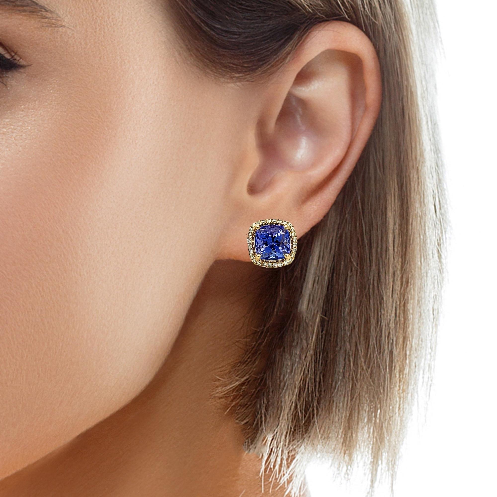 Cushion Tanzanite and Diamond 18KY Gold Stud Earrings In New Condition For Sale In New York, NY