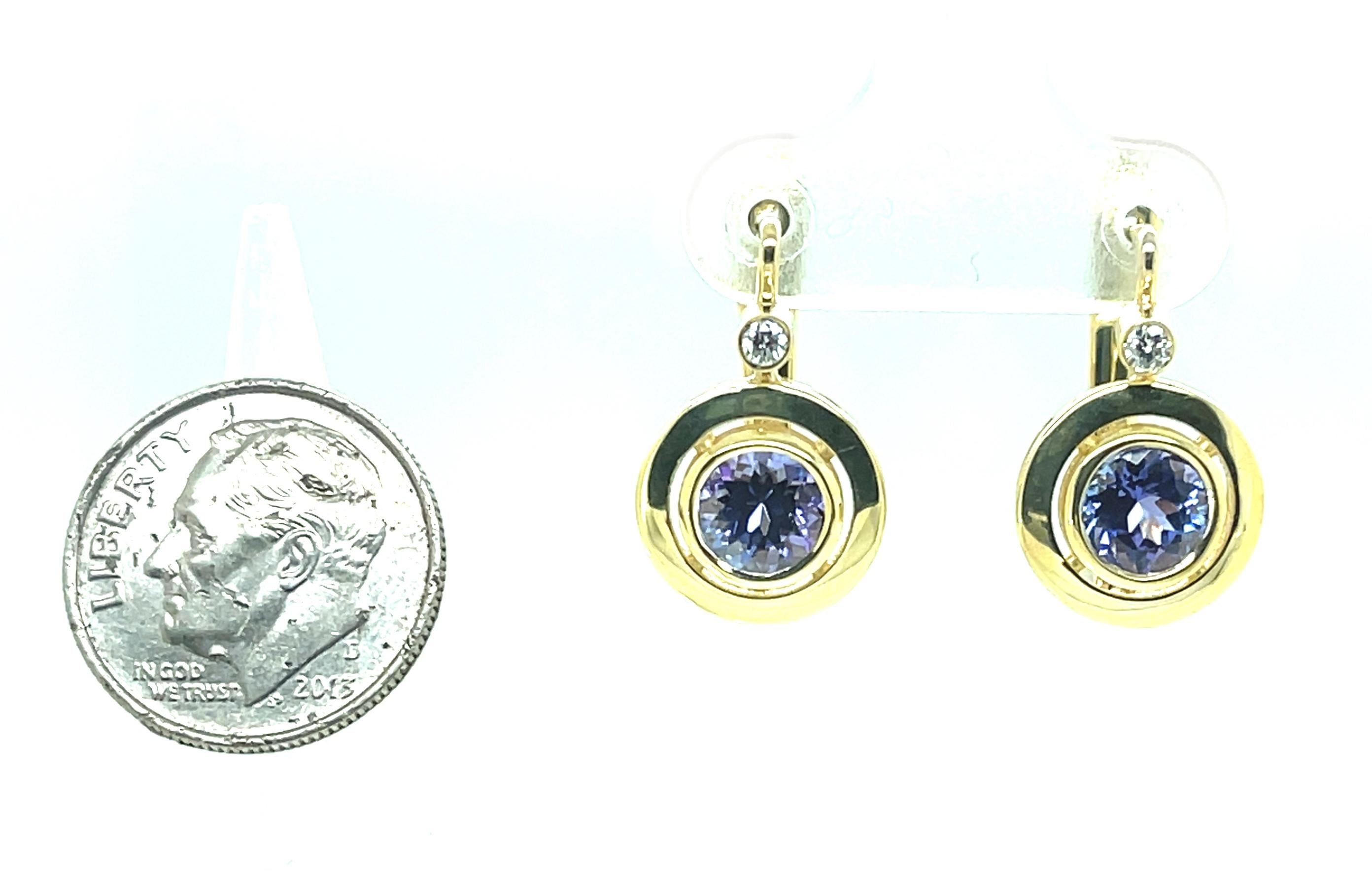 Taille ronde Boucles d'oreilles pendantes en or jaune 18k avec tanzanite et diamant   en vente