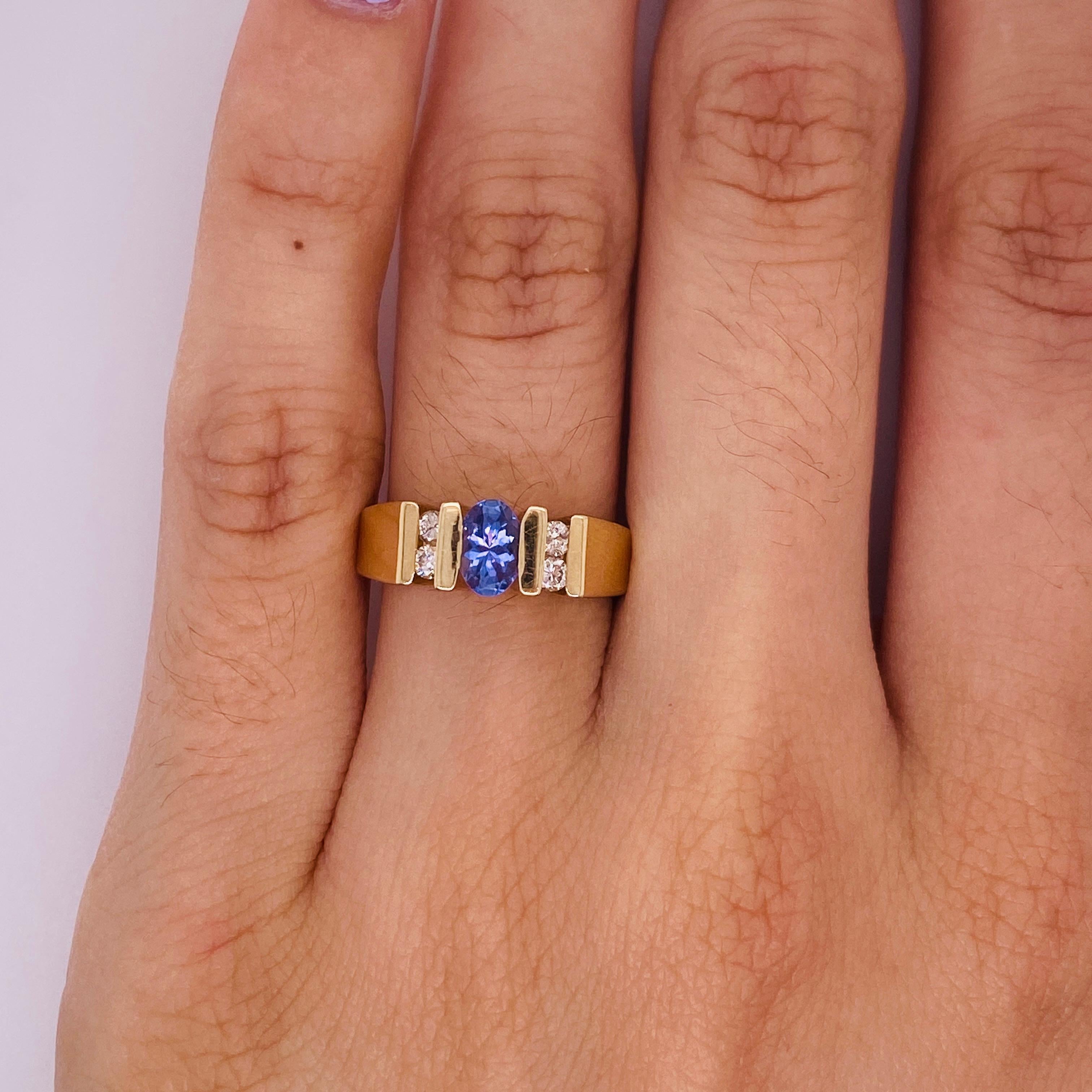 Tansanit und Diamant-Goldring aus 14 Karat Gelbgold mit 0,50 Karat Tansanit (Ovalschliff)