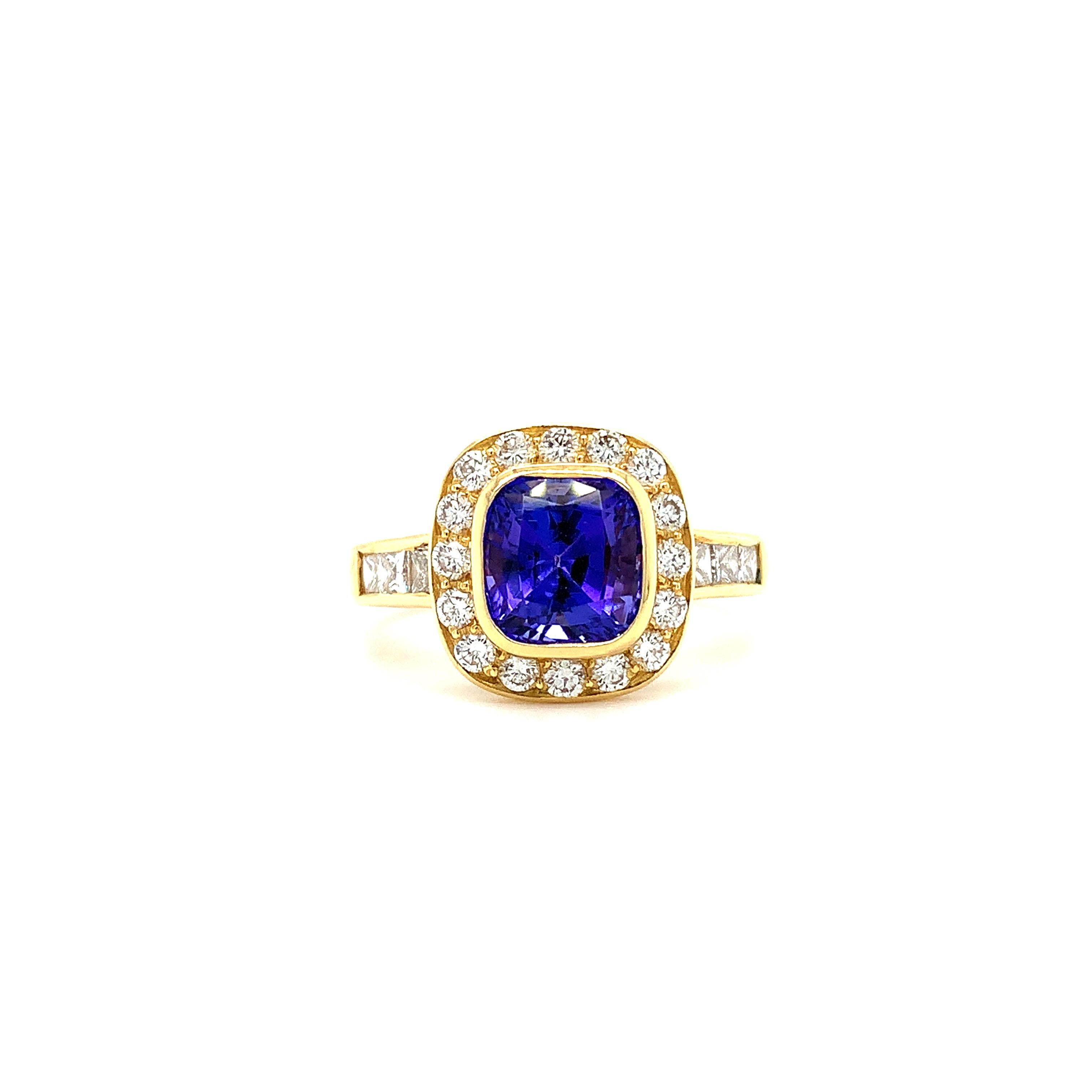Art Deco Tanzanite and diamond halo cocktail ring 18k yellow gold For Sale