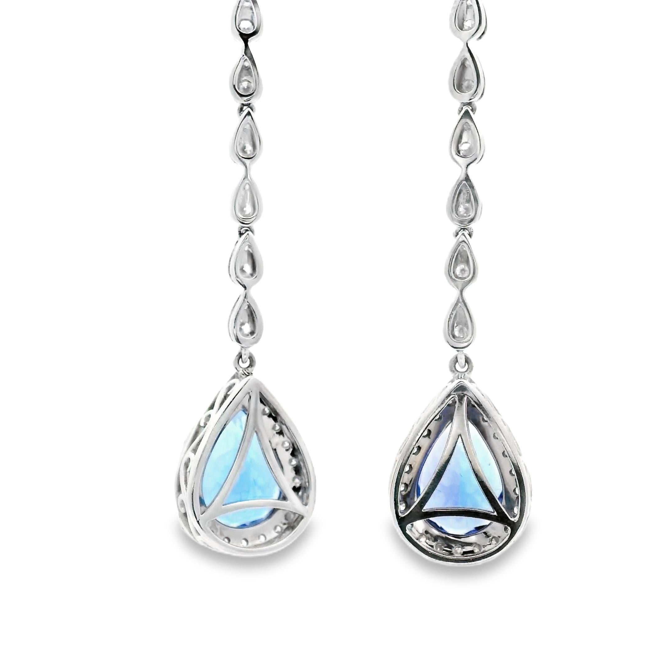 Tanzanite and Diamond Halo Drop Earrings 5.20 Carats in 14K White Gold (Moderne) im Angebot
