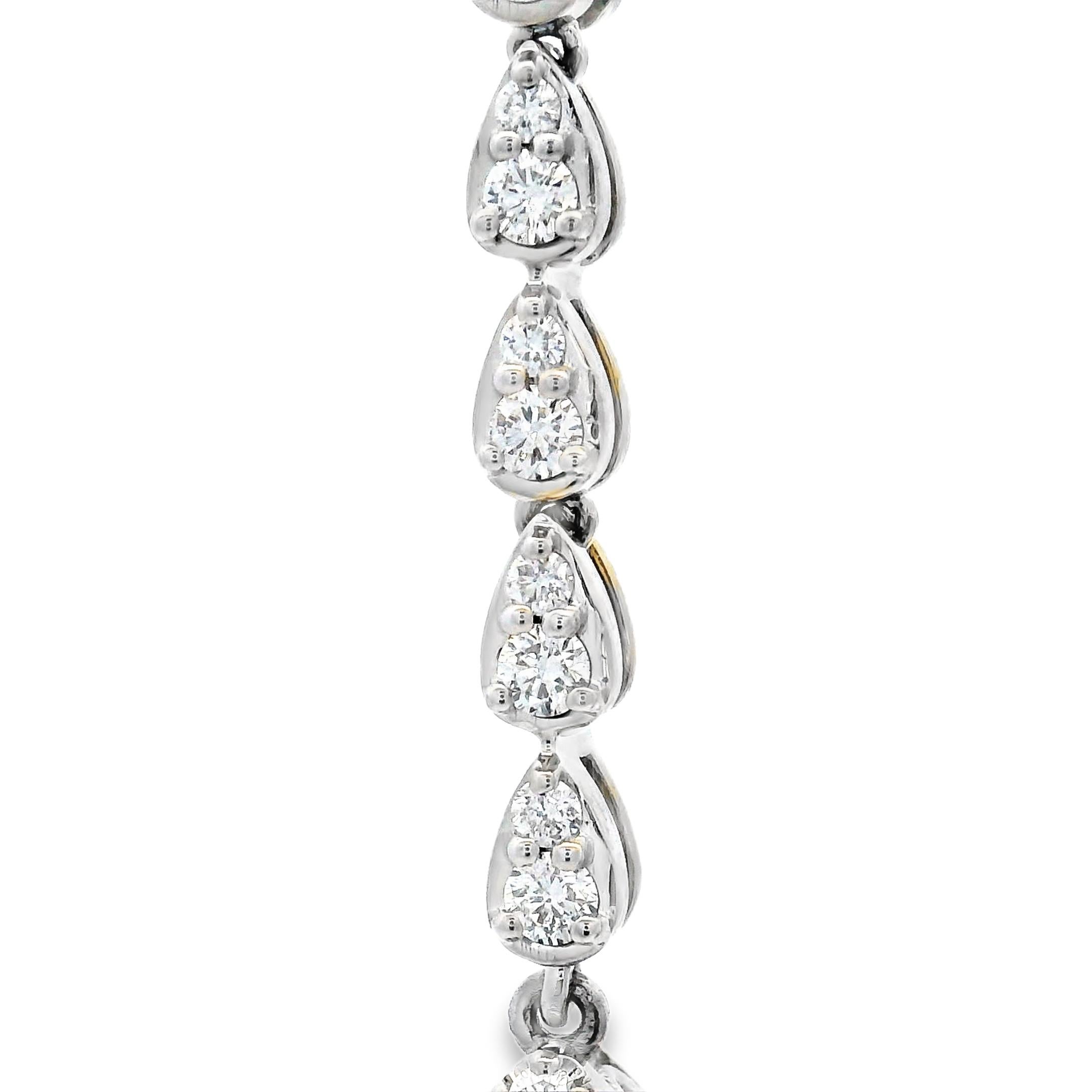 Tanzanite and Diamond Halo Drop Earrings 5.20 Carats in 14K White Gold Damen im Angebot