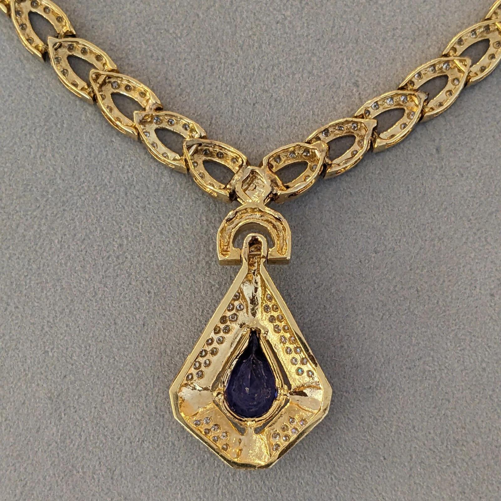 Tanzanite and Diamond Pendant Necklace in 18k Yellow Gold in vendita 1