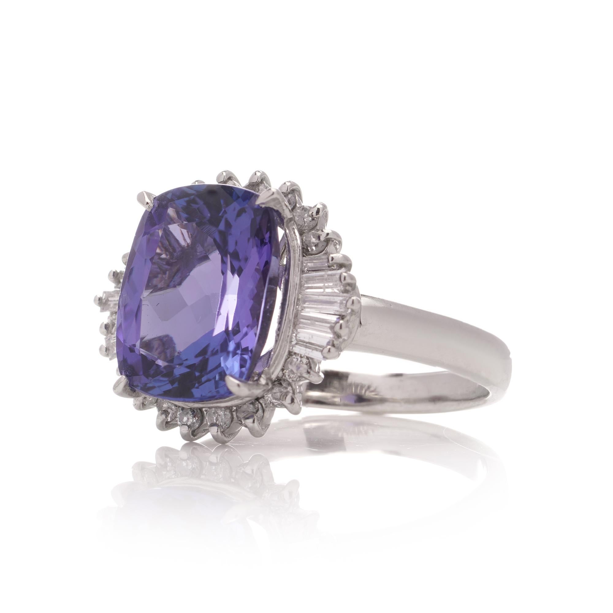 Women's Tanzanite and diamond platinum cluster ring For Sale