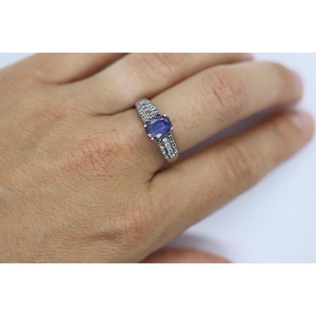 Vintage from before 2000
Size: 7 3/4 US
Materials: Gold
Gemstone: Tanzanite

Gem color: Blue

Beautiful Tanzanite Ring. 14k White gold with Diamond melee accents. Hallmarked TJC.

Condition: Shows signs of wear.

Details:
6mm by 7.8mm oval