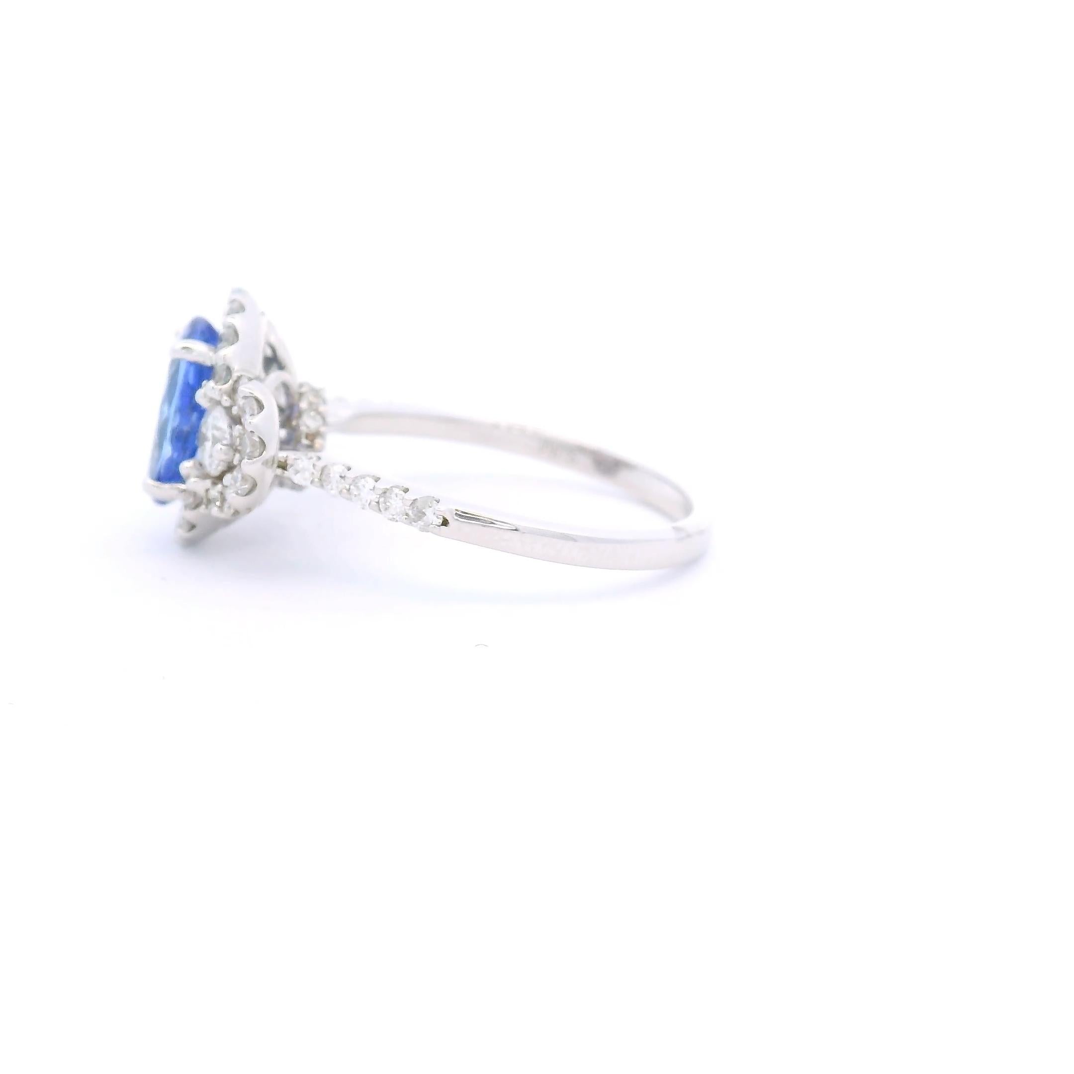 Tanzanite and Diamond Ring 1.85ct Oval in 14K White Gold, Size 7 (Zeitgenössisch) im Angebot