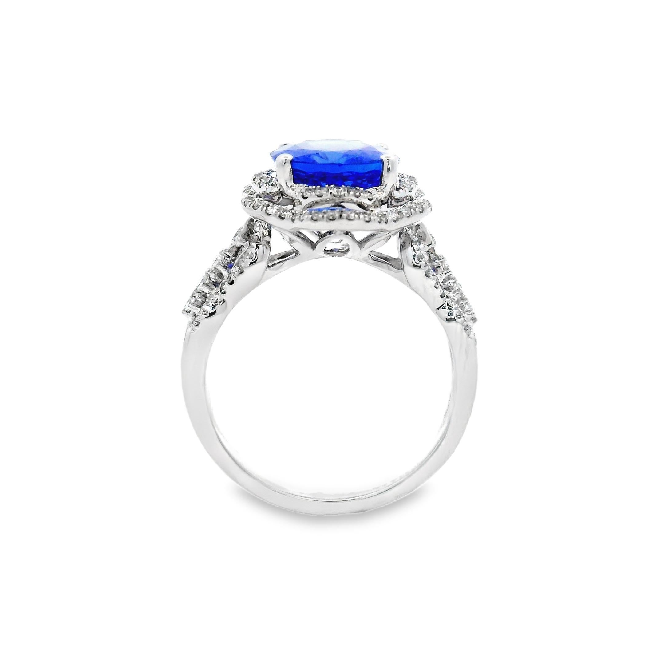 Tanzanite and Diamond Ring 4.30 Carat Oval in 14K White Gold Size 7 (Ovalschliff) im Angebot