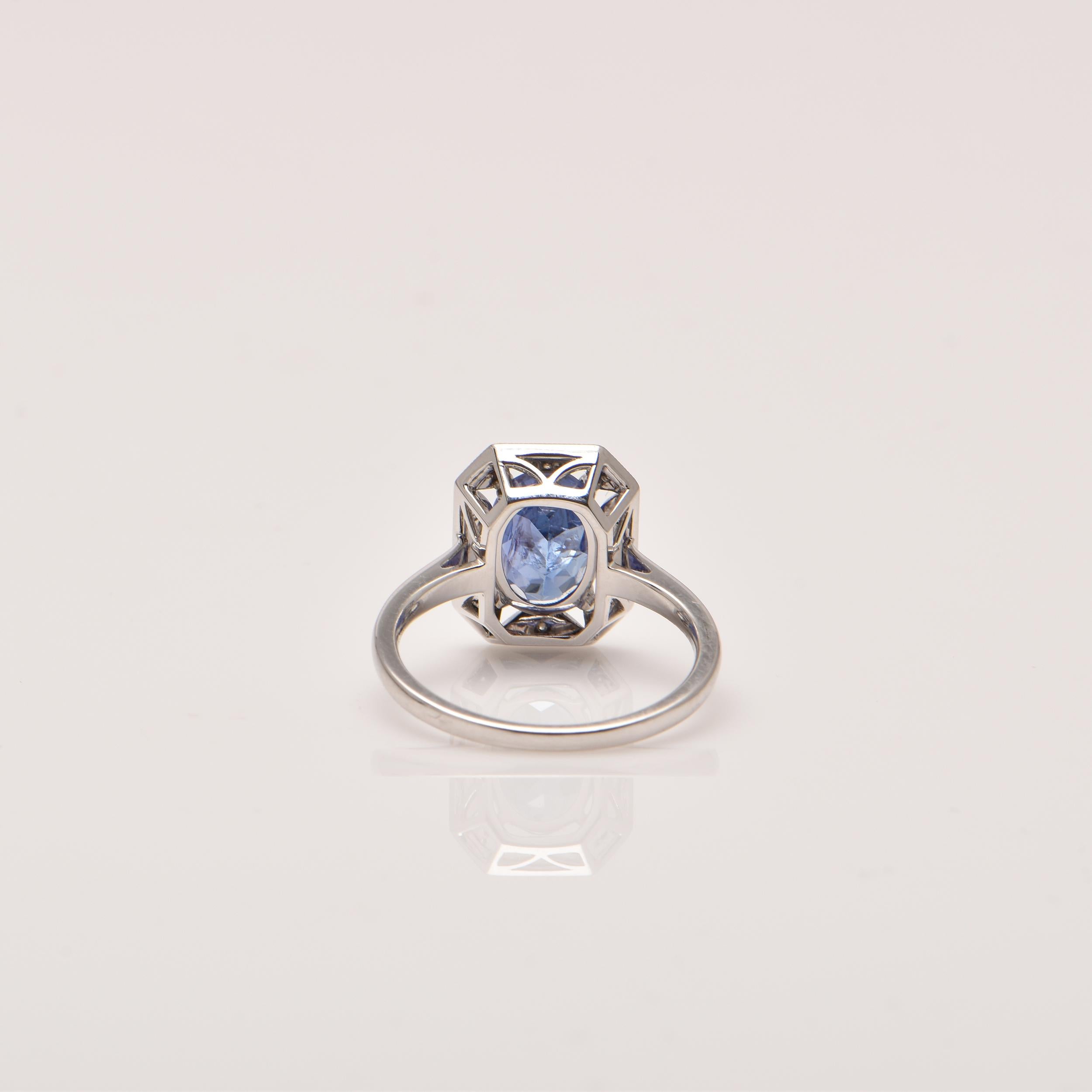 Tanzanite and Diamond Ring In New Condition For Sale In Sydney, NSW