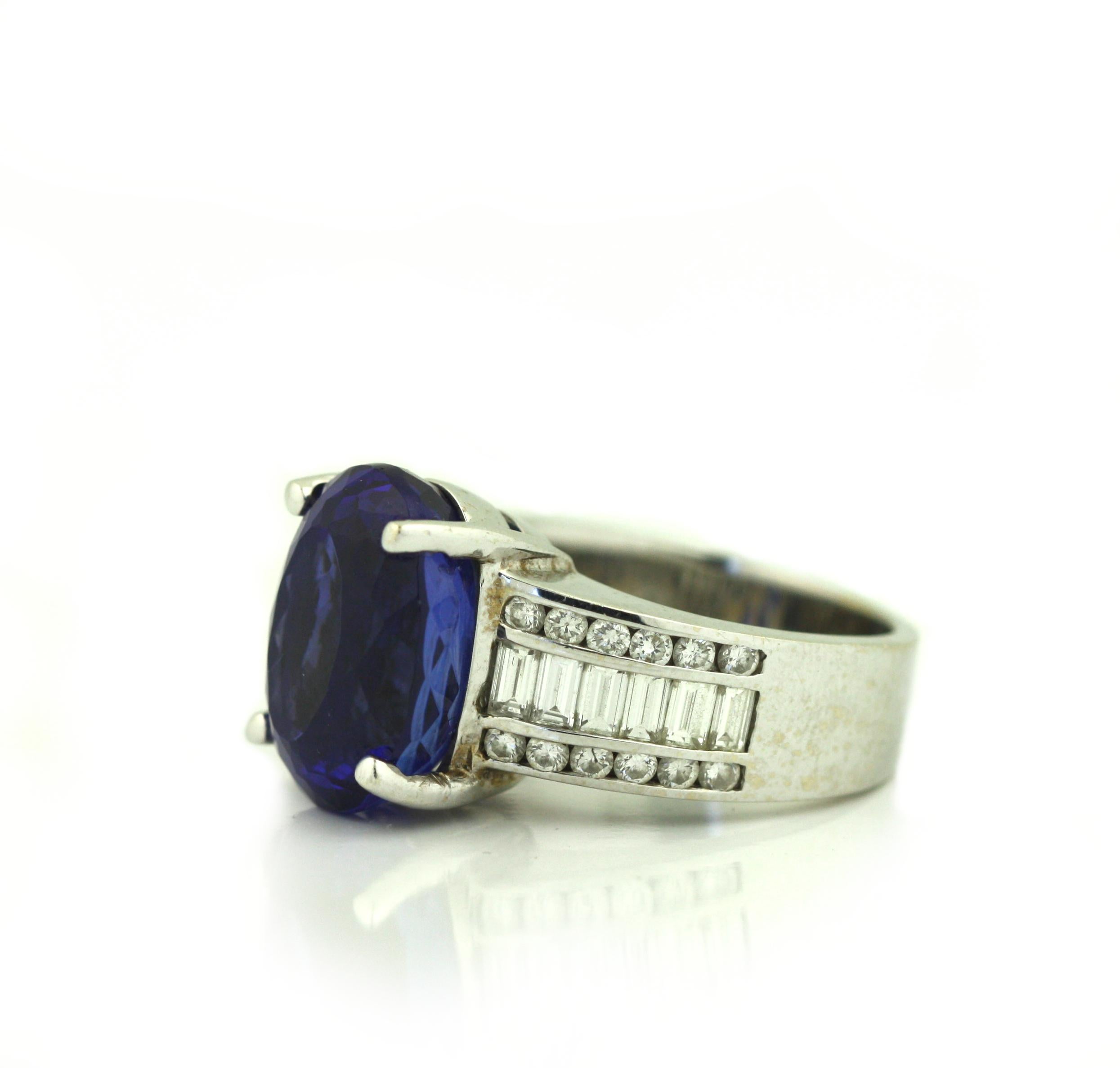 Tansanit und Diamant-Ring (Rundschliff) im Angebot