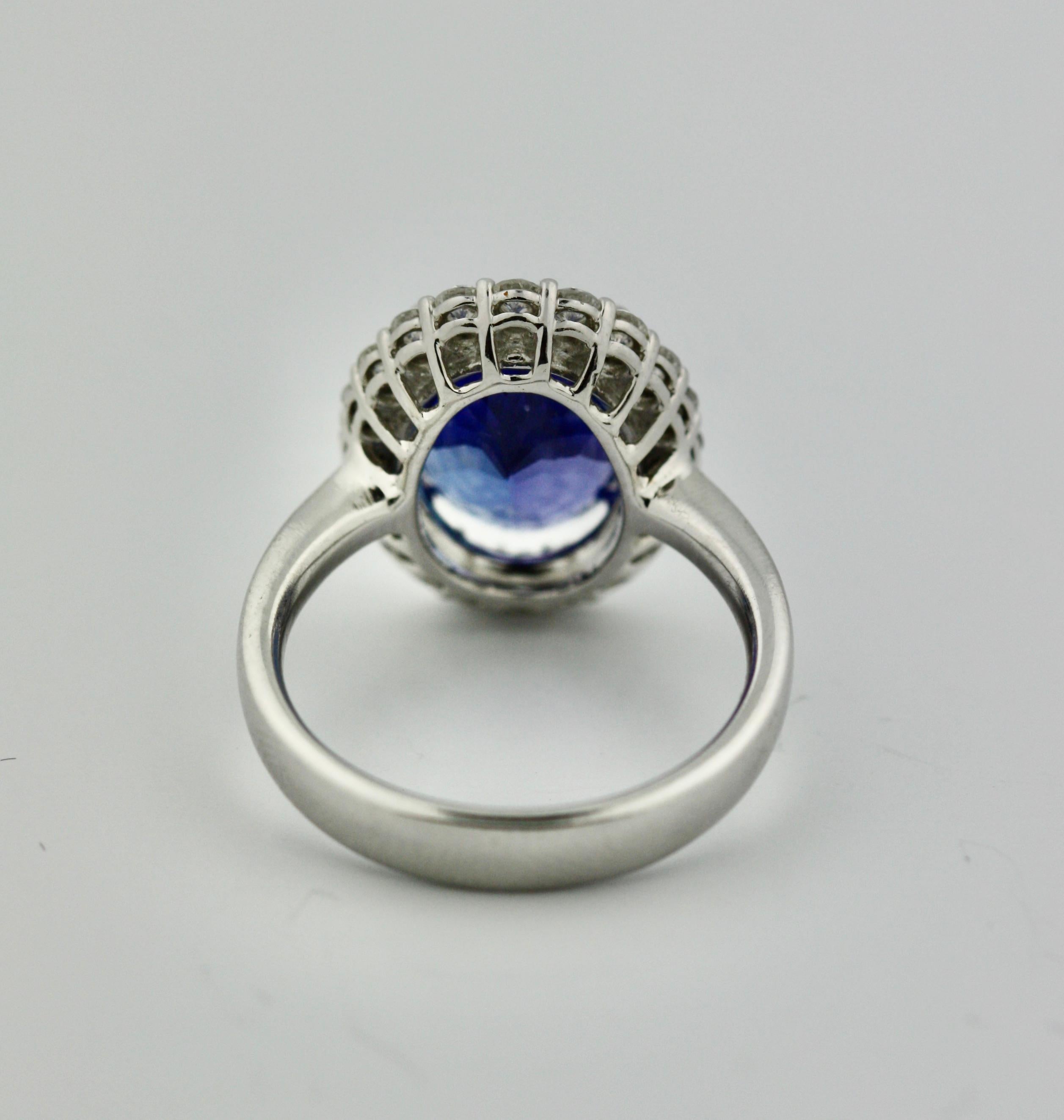 Tanzanite and Diamond Ring In Good Condition In Palm Beach, FL