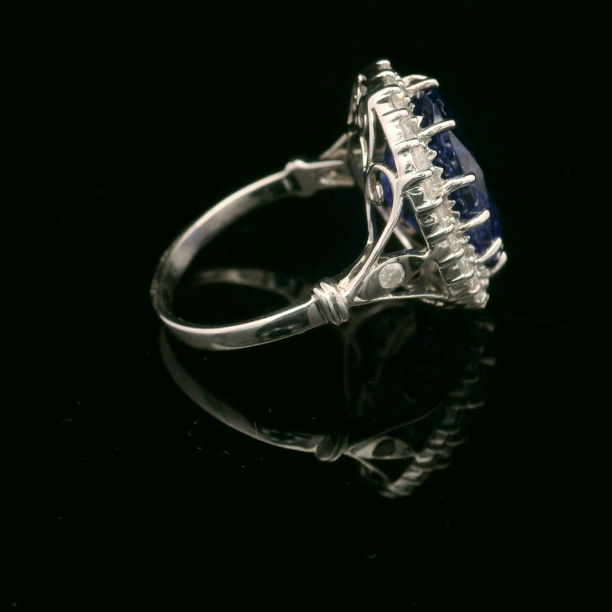 Tansanit und Diamant-Ring (Ovalschliff) im Angebot