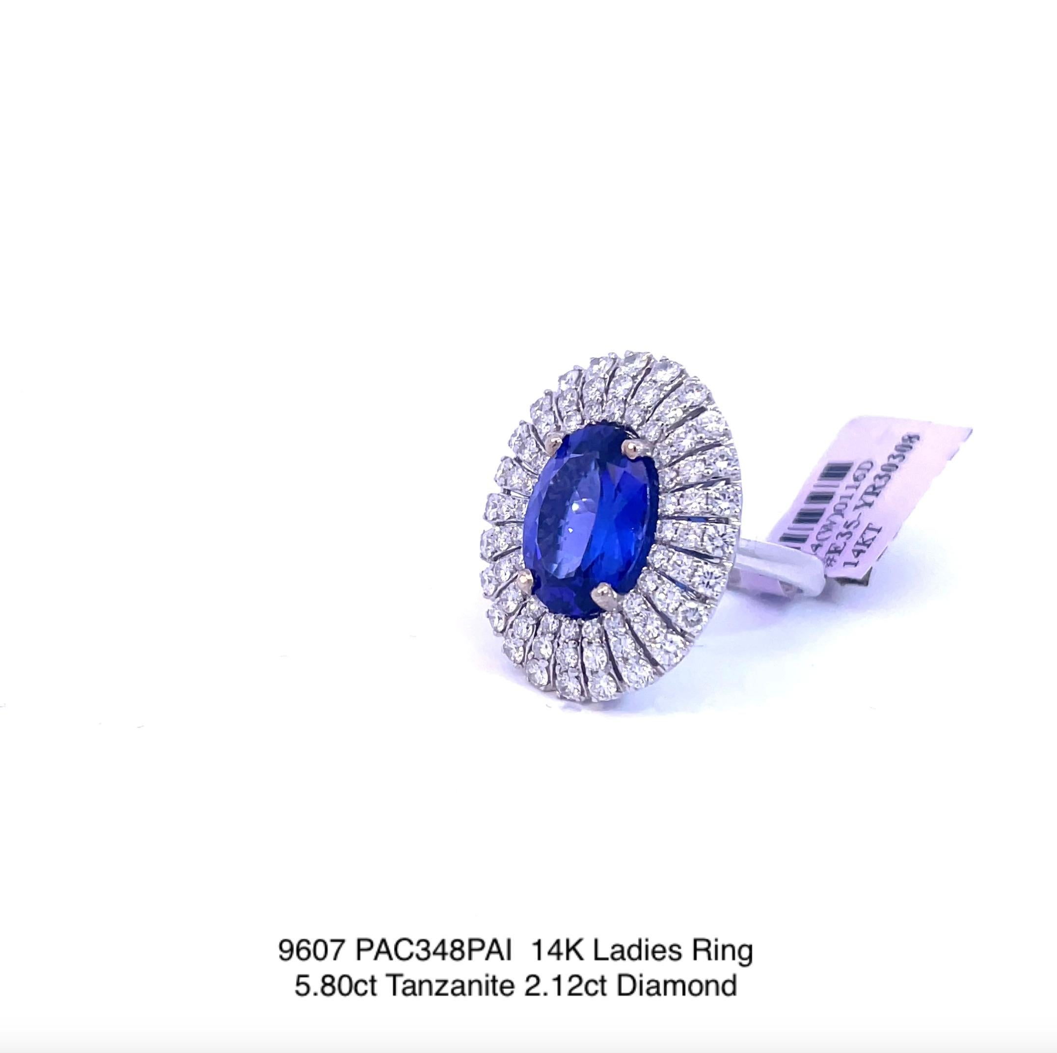 Moderno Anello con tanzanite e diamanti in oro bianco 14 carati in vendita