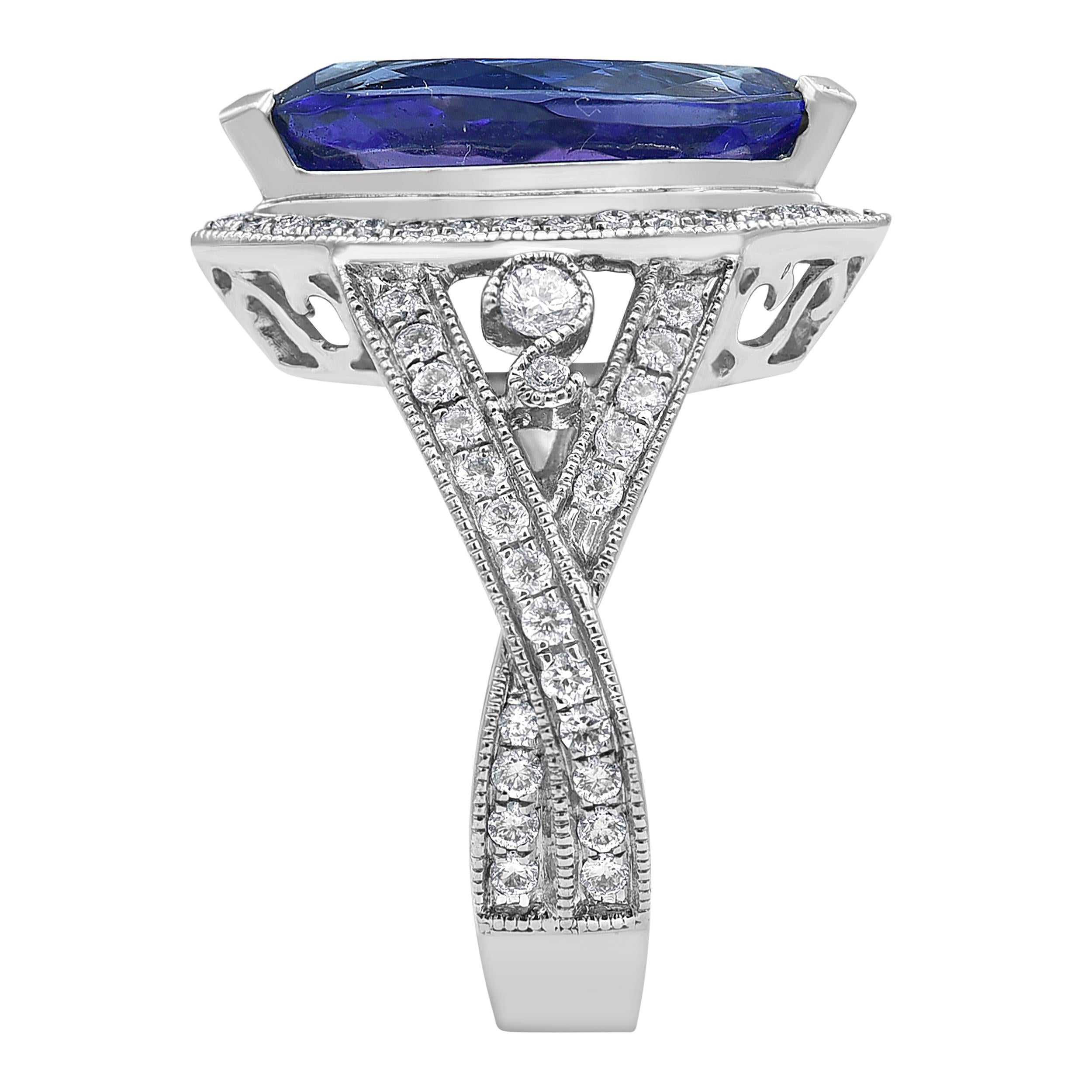 Tanzanite and Diamond Ring in 14k White Gold In New Condition For Sale In SECACUS, NJ