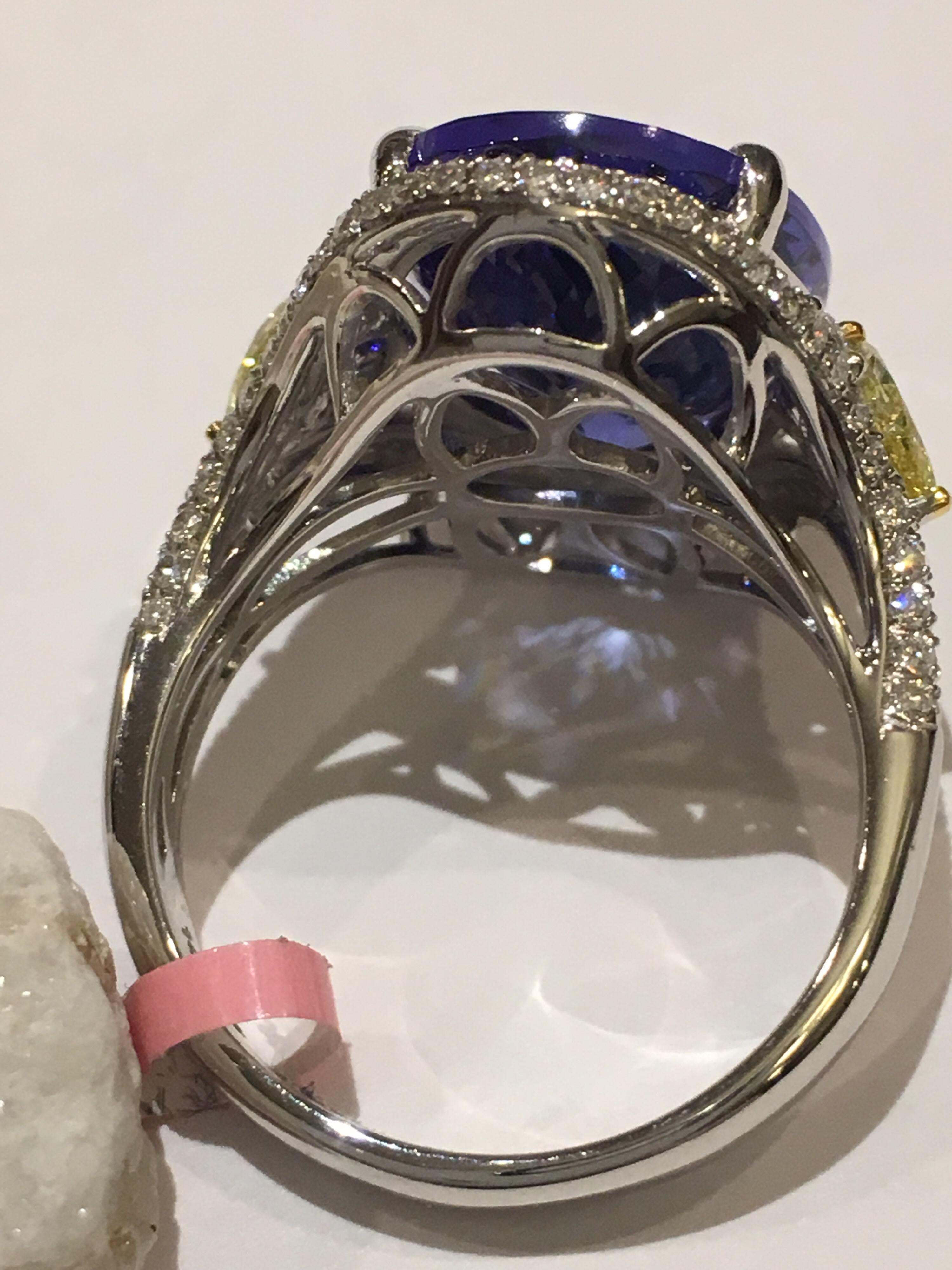 Tanzanite and Diamond Ring Set in 14 Karat White Gold In New Condition In Trumbull, CT