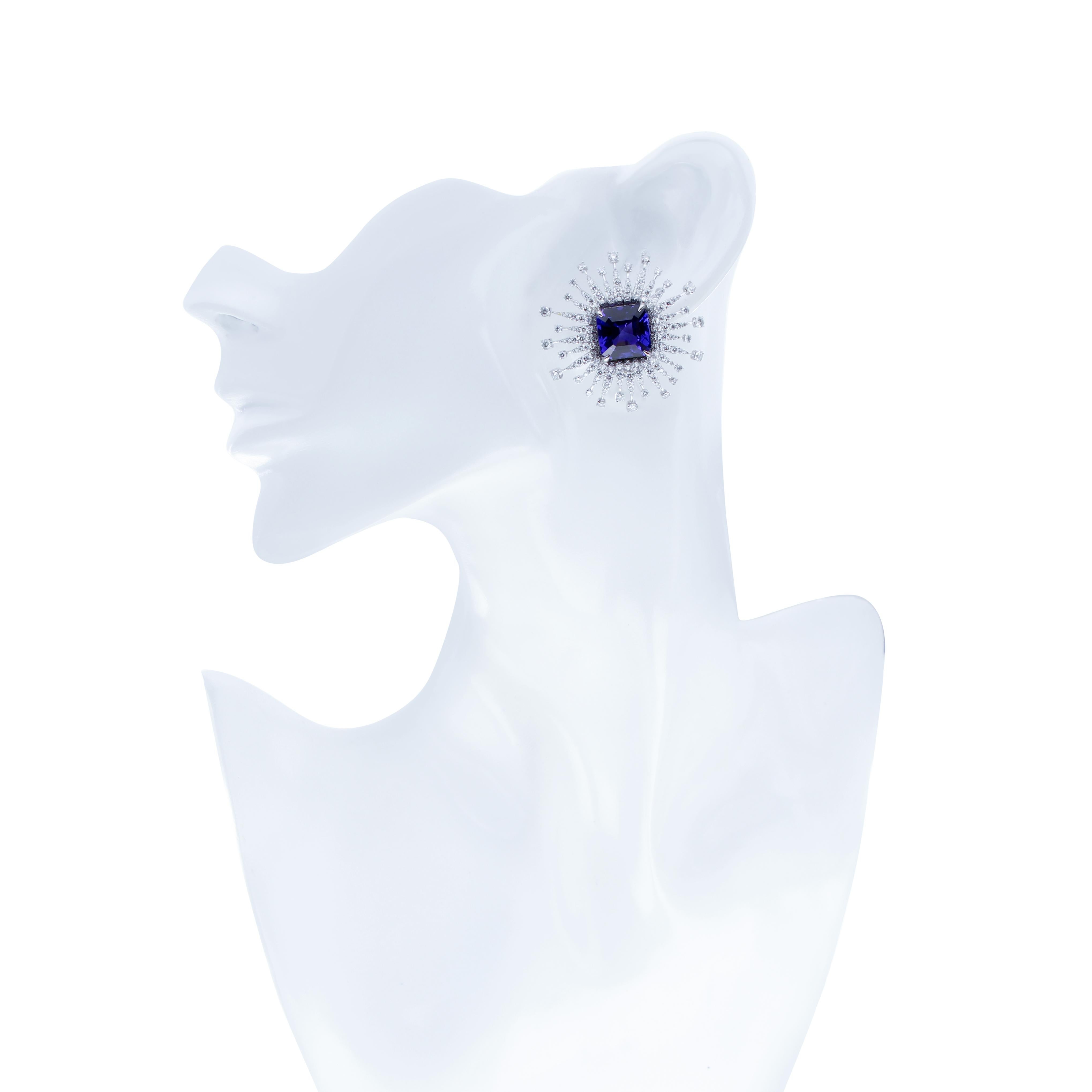 Boucles d'oreilles cloutées en tanzanite et diamant  en or blanc 18 carats en vente 1