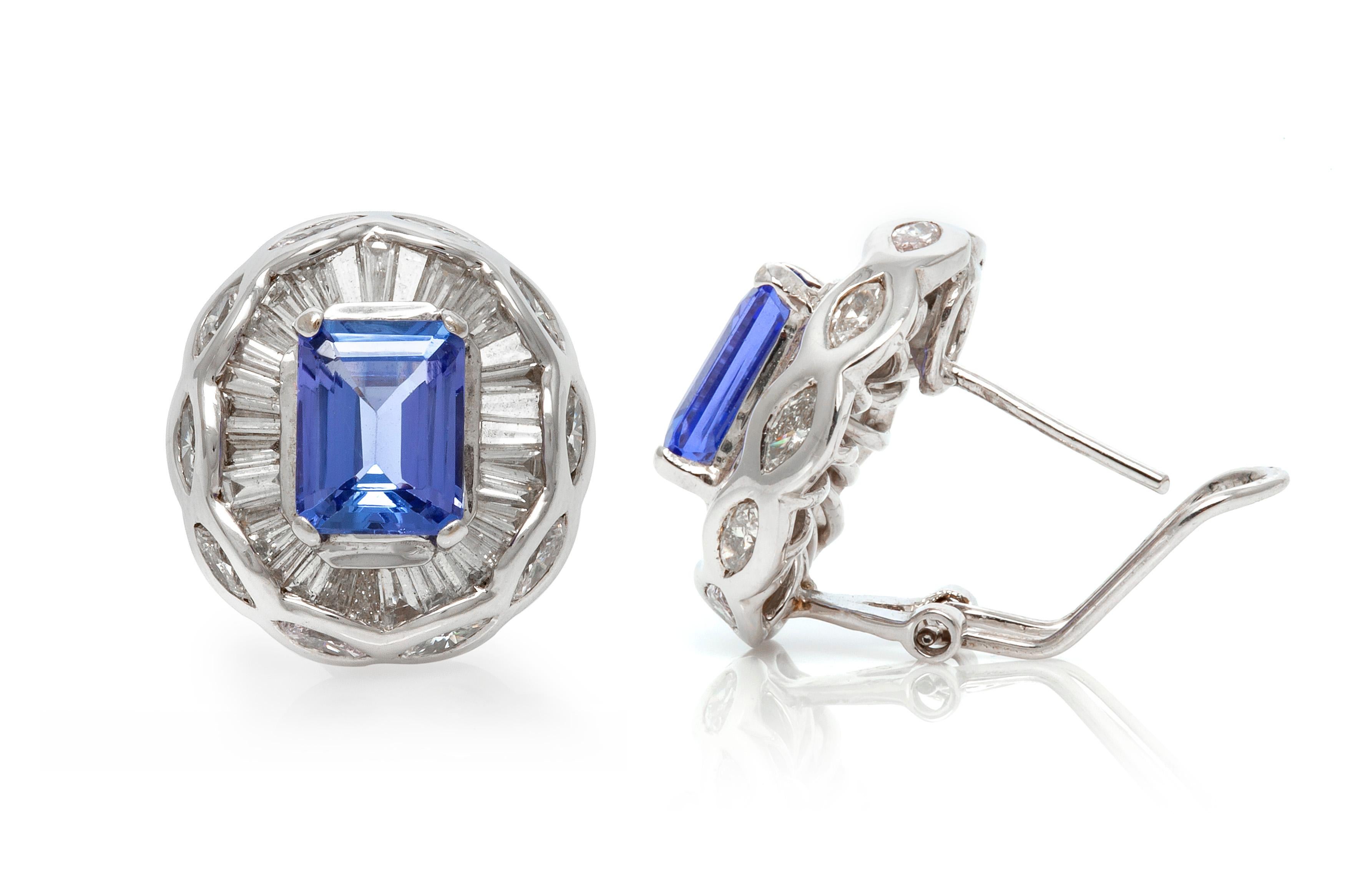 Tanzanite and Diamonds Clip-On 18 Karat Earrings In Excellent Condition For Sale In New York, NY