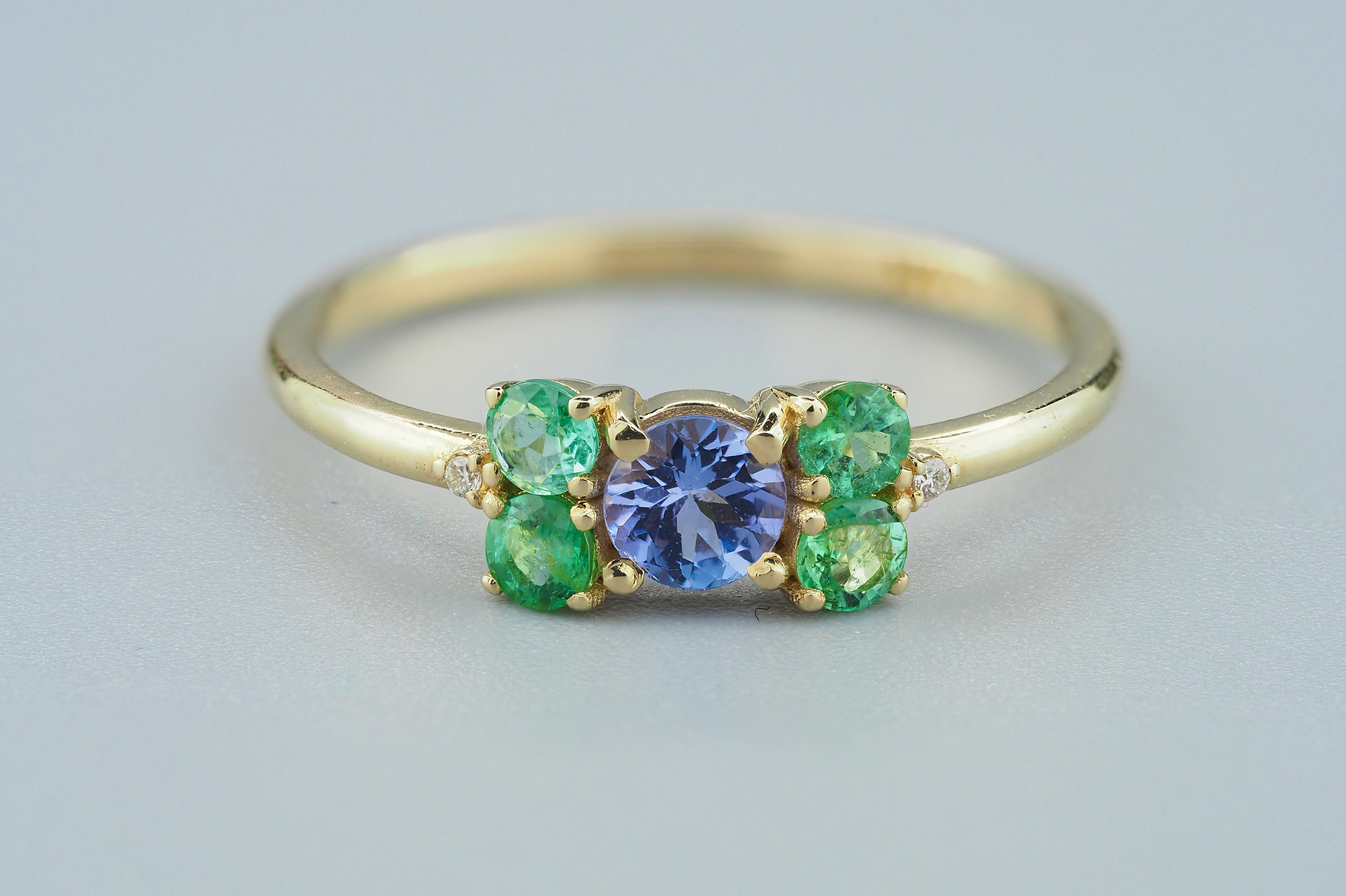 Tanzanite and emeralds 14k gold ring. Round tanzanite gold ring.  3