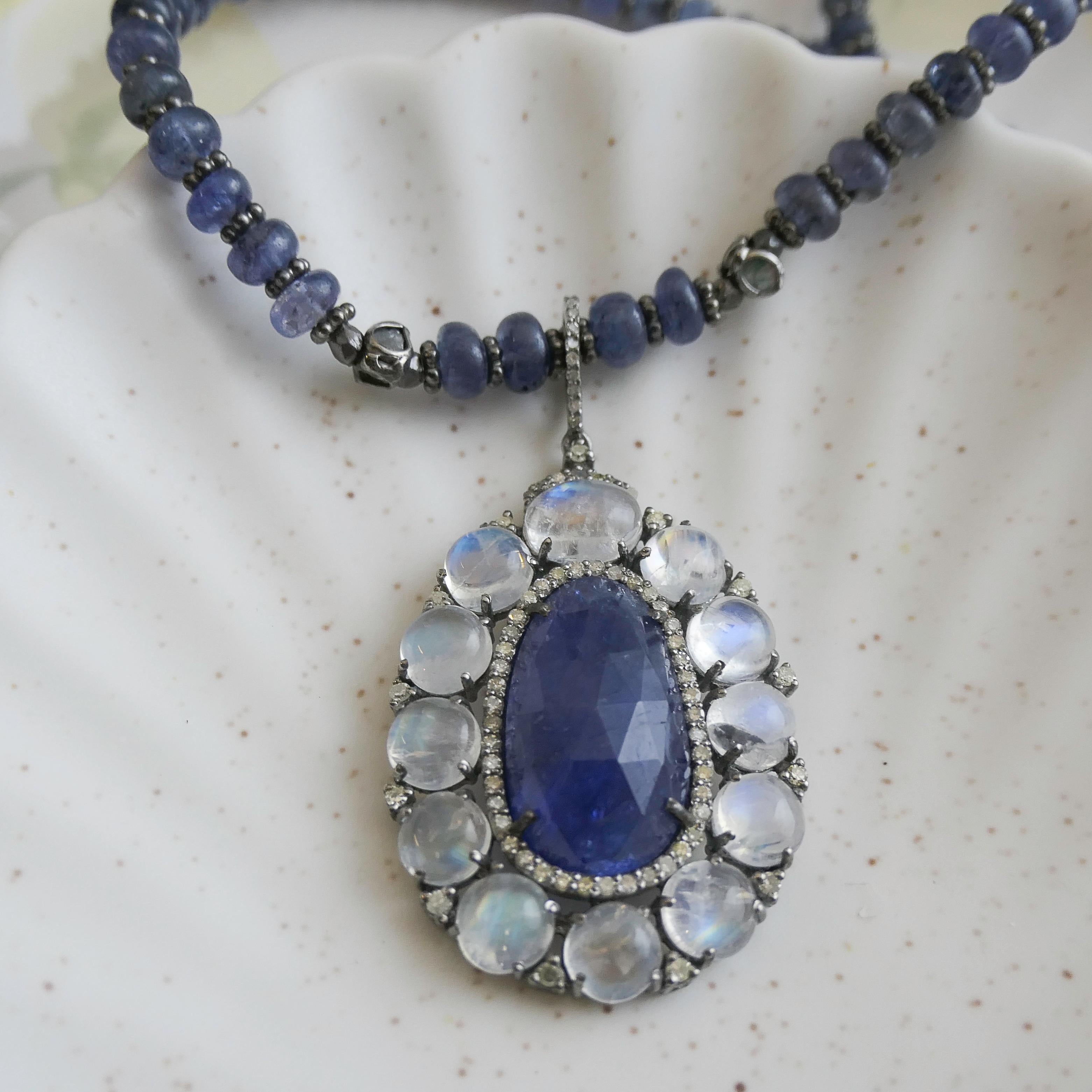 Collana in argento sterling ossidato con tanzanite e pietra di luna da 17 pollici in vendita 5