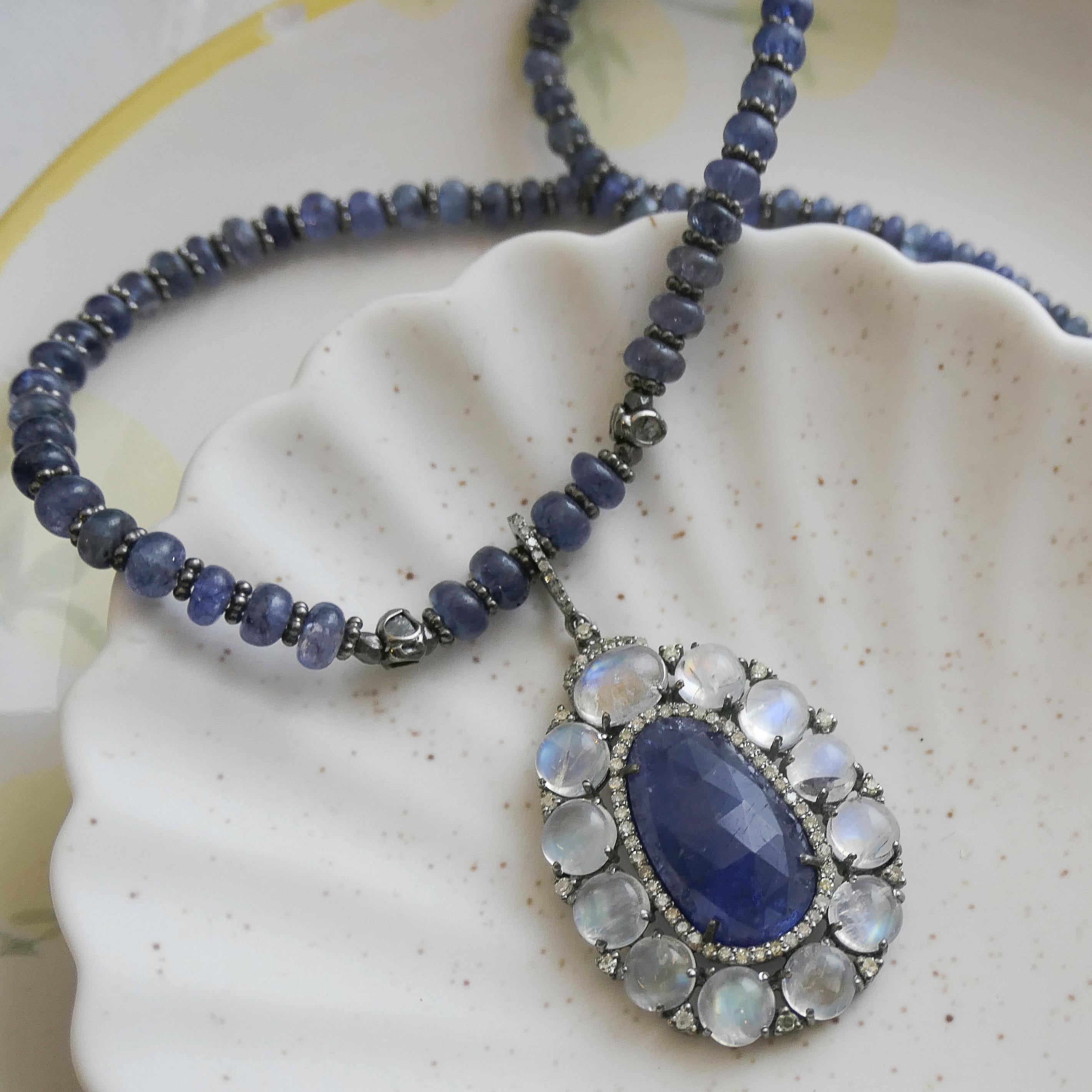 Collana in argento sterling ossidato con tanzanite e pietra di luna da 17 pollici in vendita 6