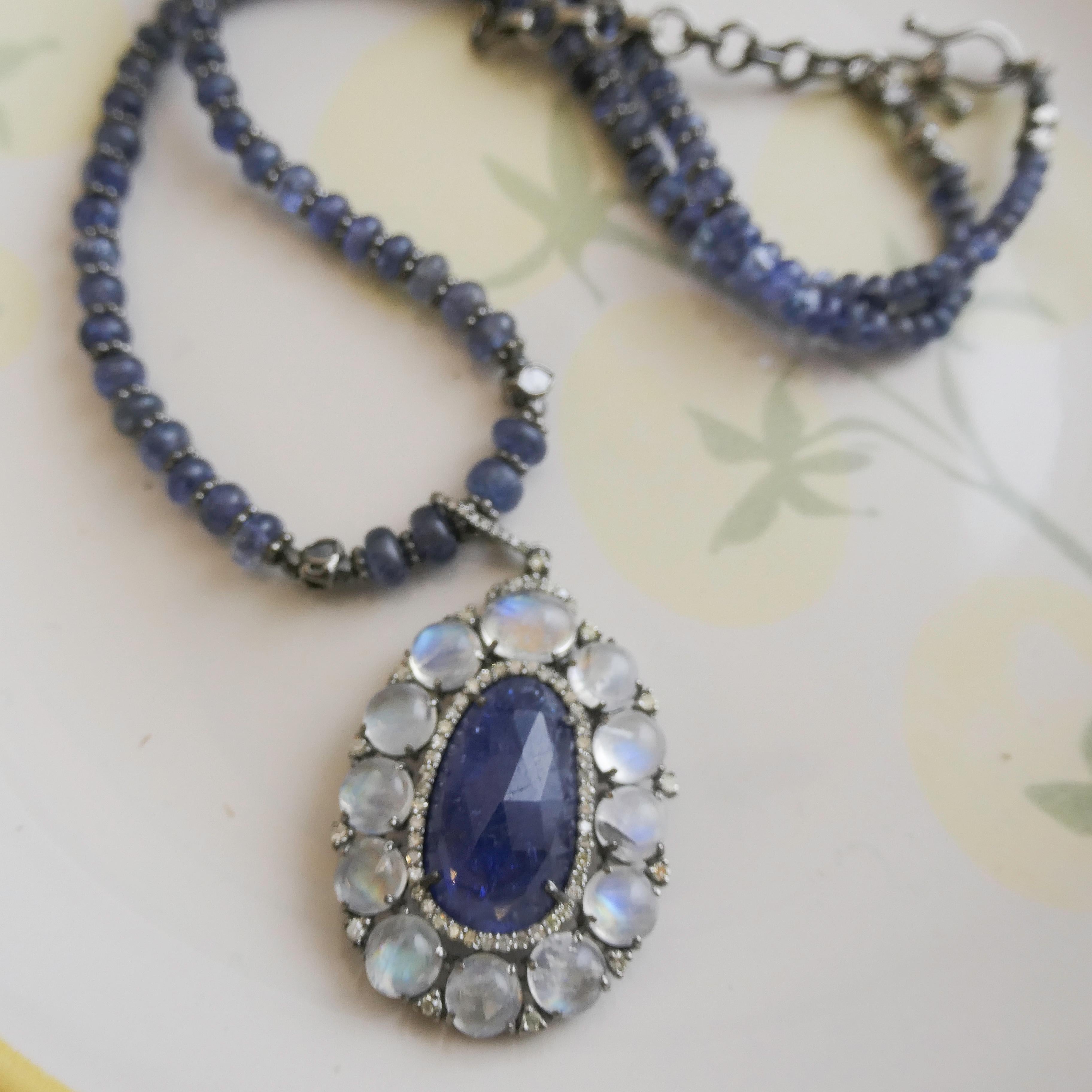 Collana in argento sterling ossidato con tanzanite e pietra di luna da 17 pollici in vendita 9