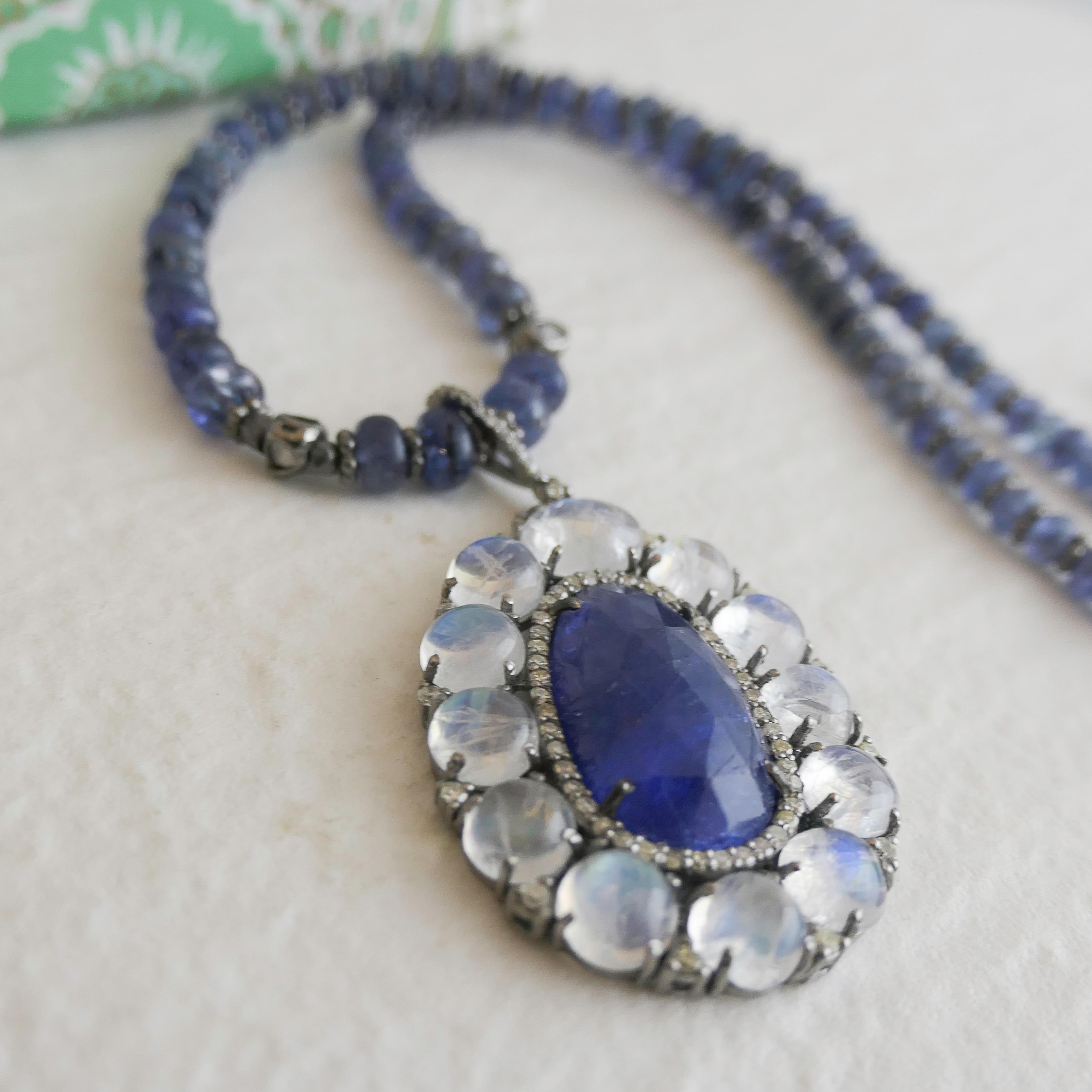 Collana in argento sterling ossidato con tanzanite e pietra di luna da 17 pollici in vendita 3
