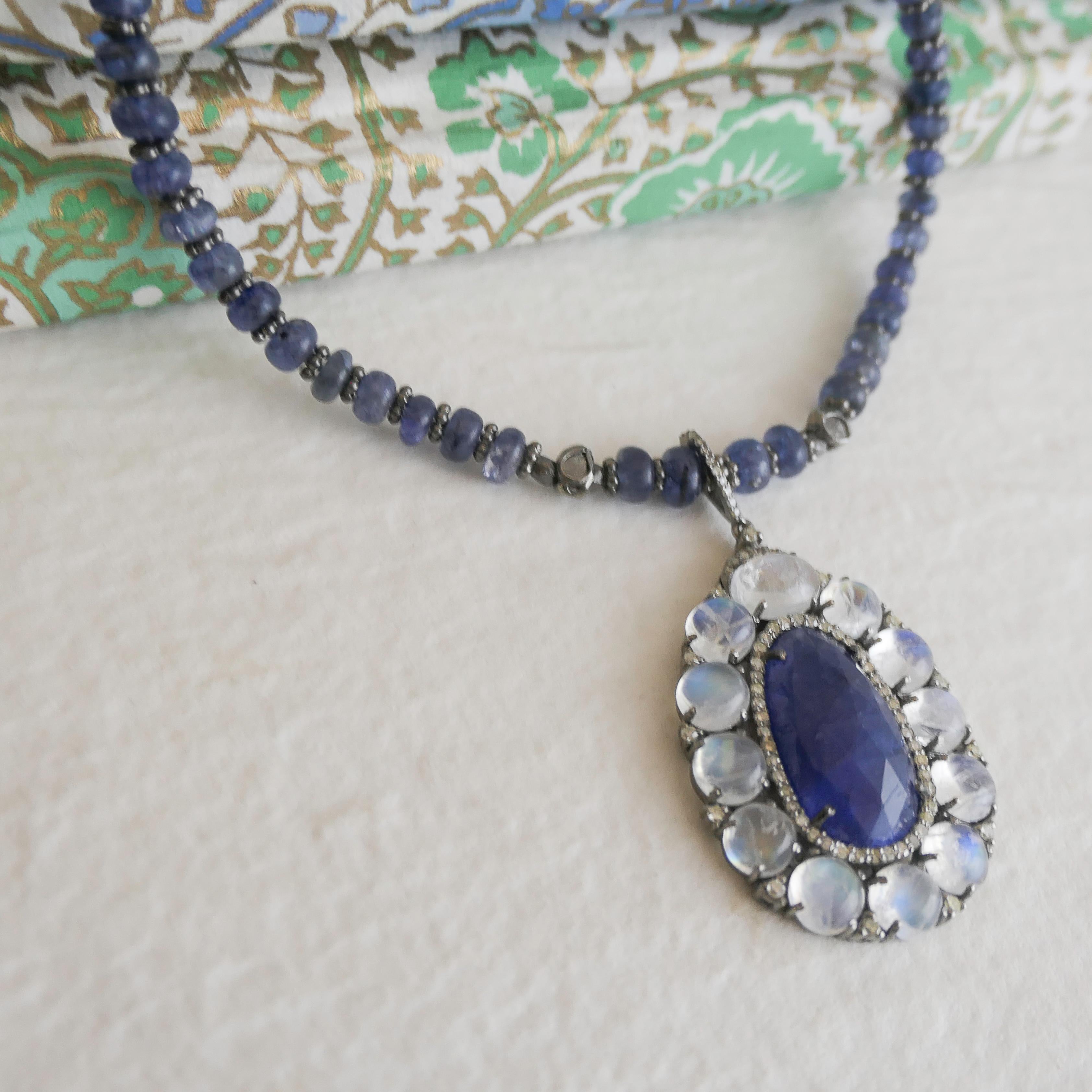 Collana in argento sterling ossidato con tanzanite e pietra di luna da 17 pollici in vendita 4