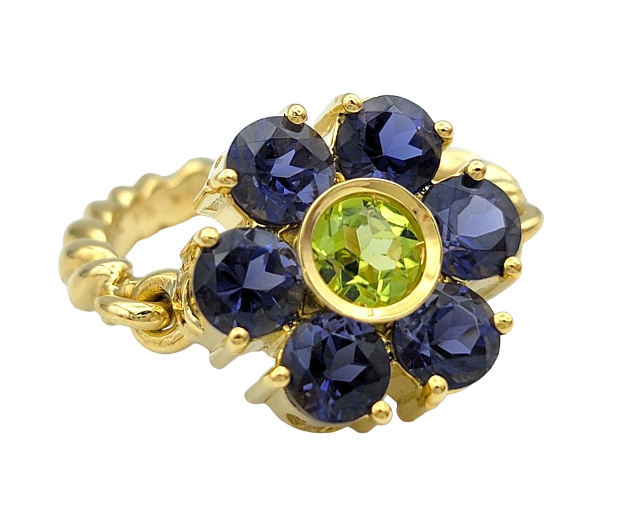 Ring size: 5.5

Introducing this exquisite flower ring, a harmonious blend of nature's beauty and timeless elegance. This unique piece showcases a captivating hinged design that allows the flower to gently move back and forth, adding a playful