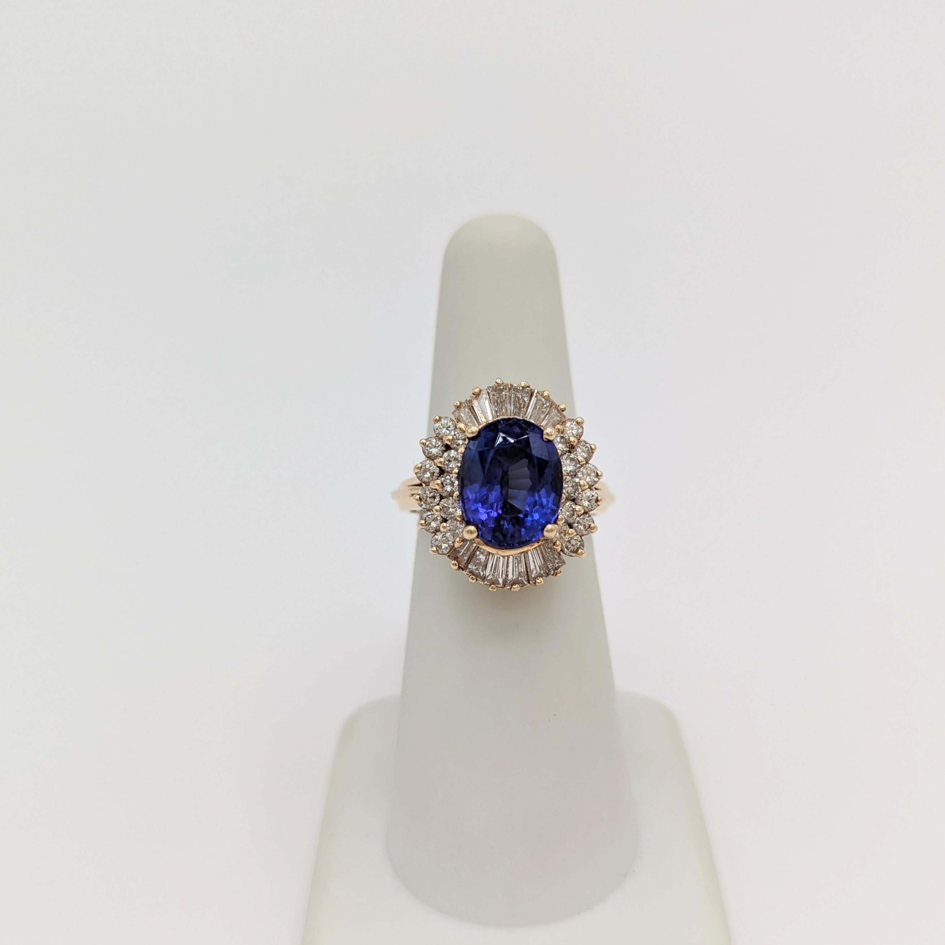 Tanzanite and White Diamond Cocktail Ring in 14K Yellow Gold In New Condition In Los Angeles, CA