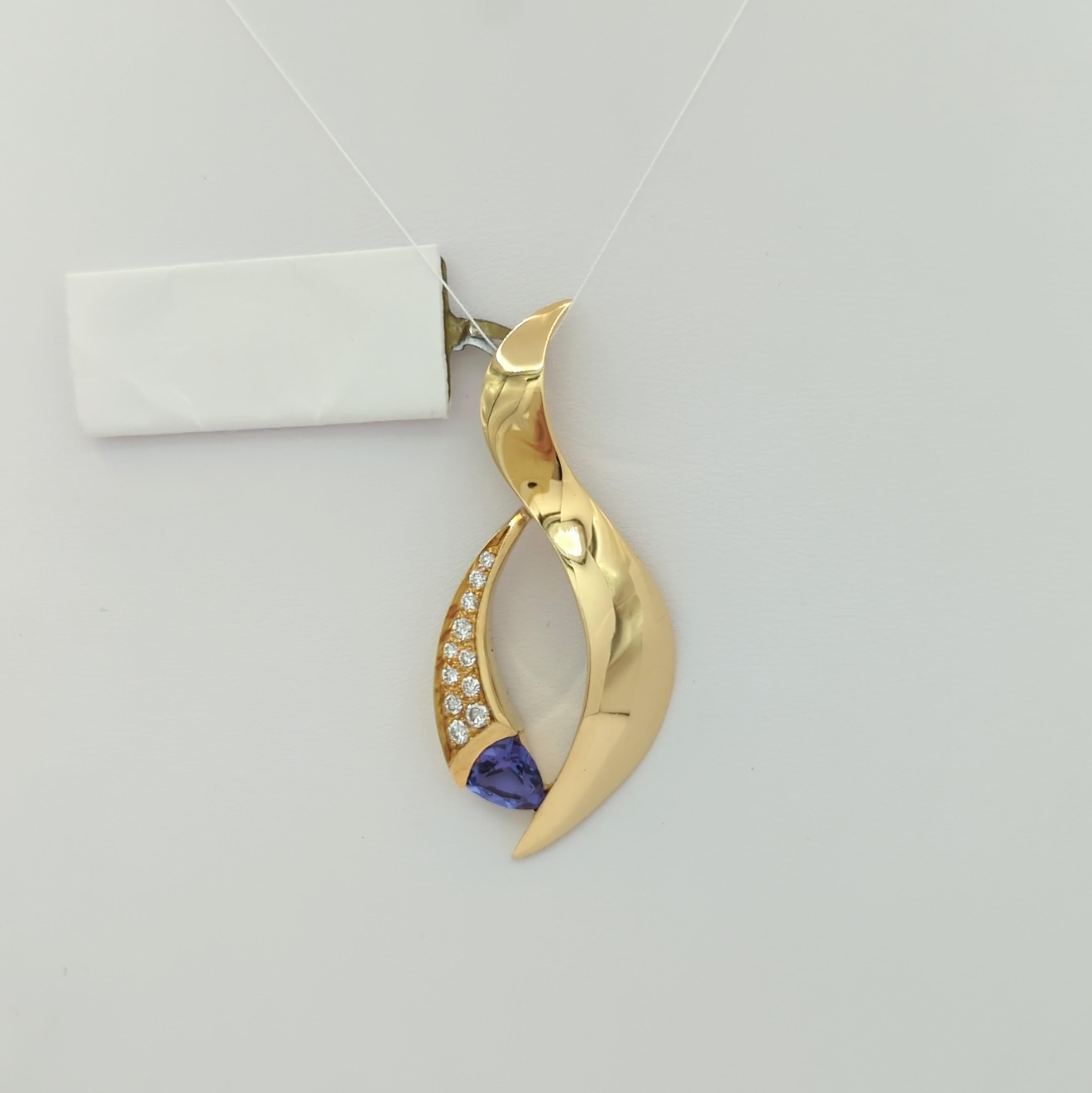 Women's or Men's Tanzanite and White Diamond Pendant in 18K Yellow Gold For Sale