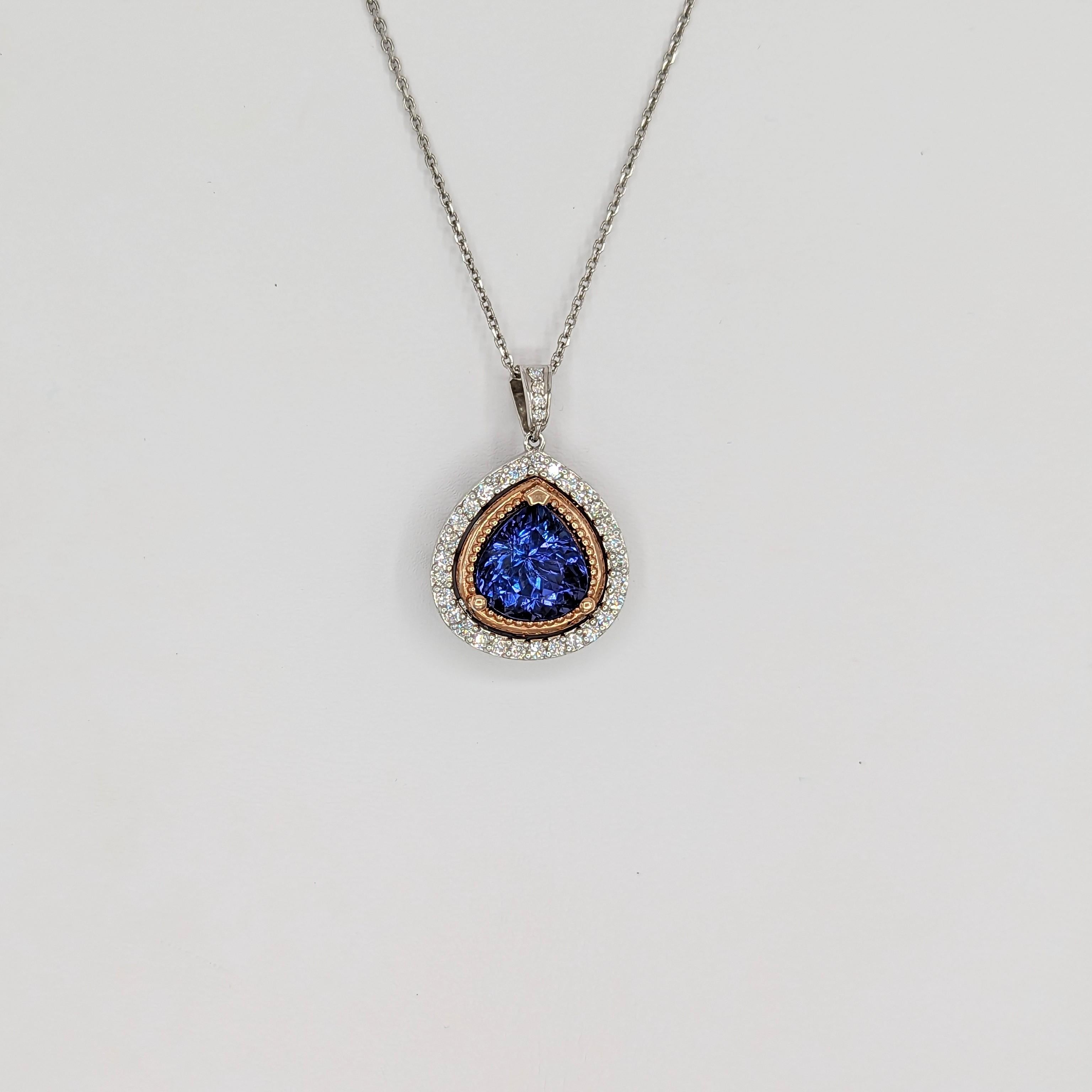 Tanzanite and White Diamond Pendant Necklace in 14K 2 Tone Gold In New Condition For Sale In Los Angeles, CA