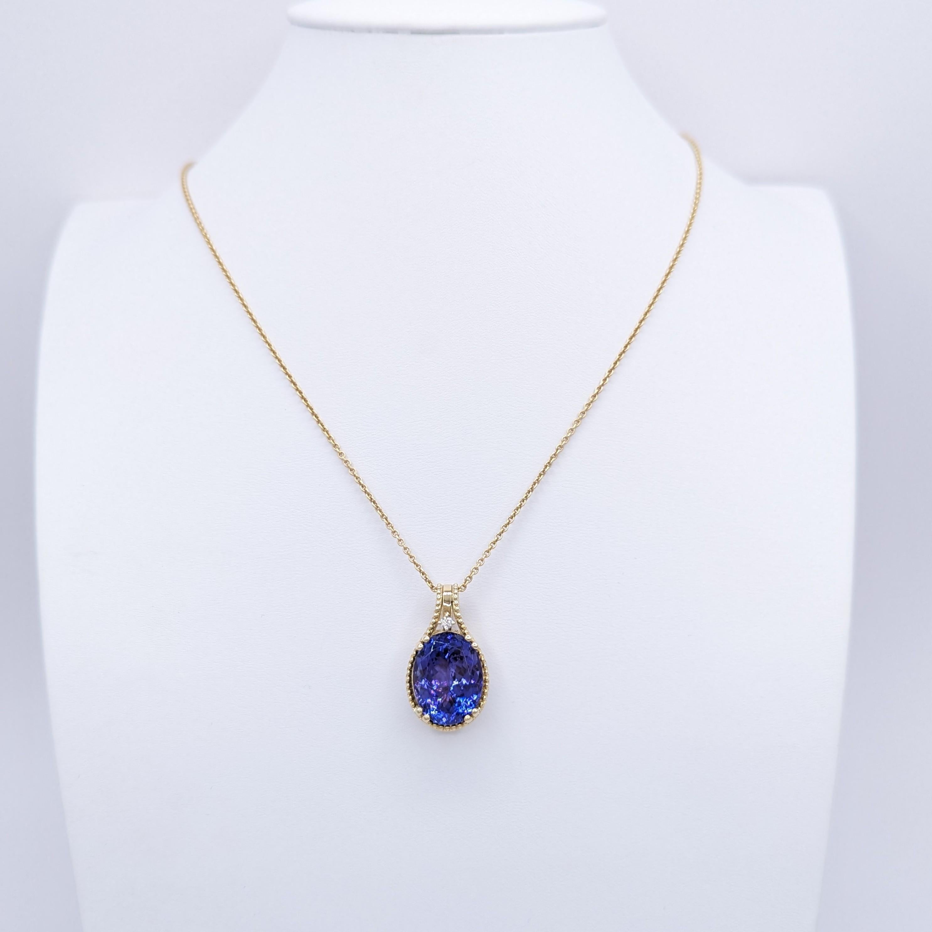 Tanzanite and White Diamond Pendant Necklace in 14K Yellow Gold In New Condition For Sale In Los Angeles, CA