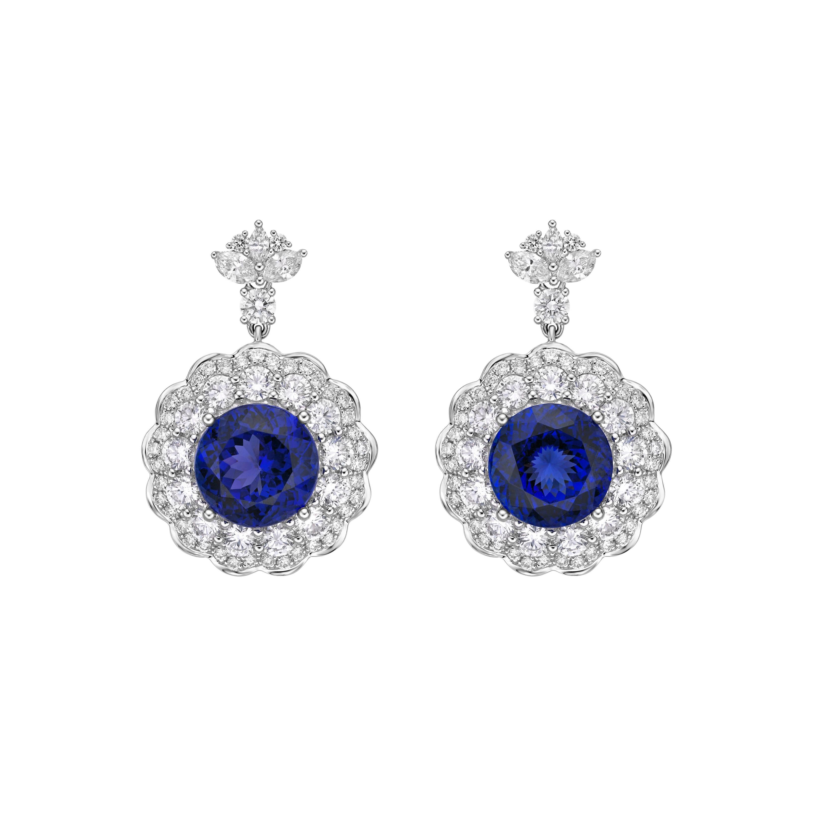 Contemporary Tanzanite and White Diamond Ring & Earring Set in 18 Karat White Gold For Sale