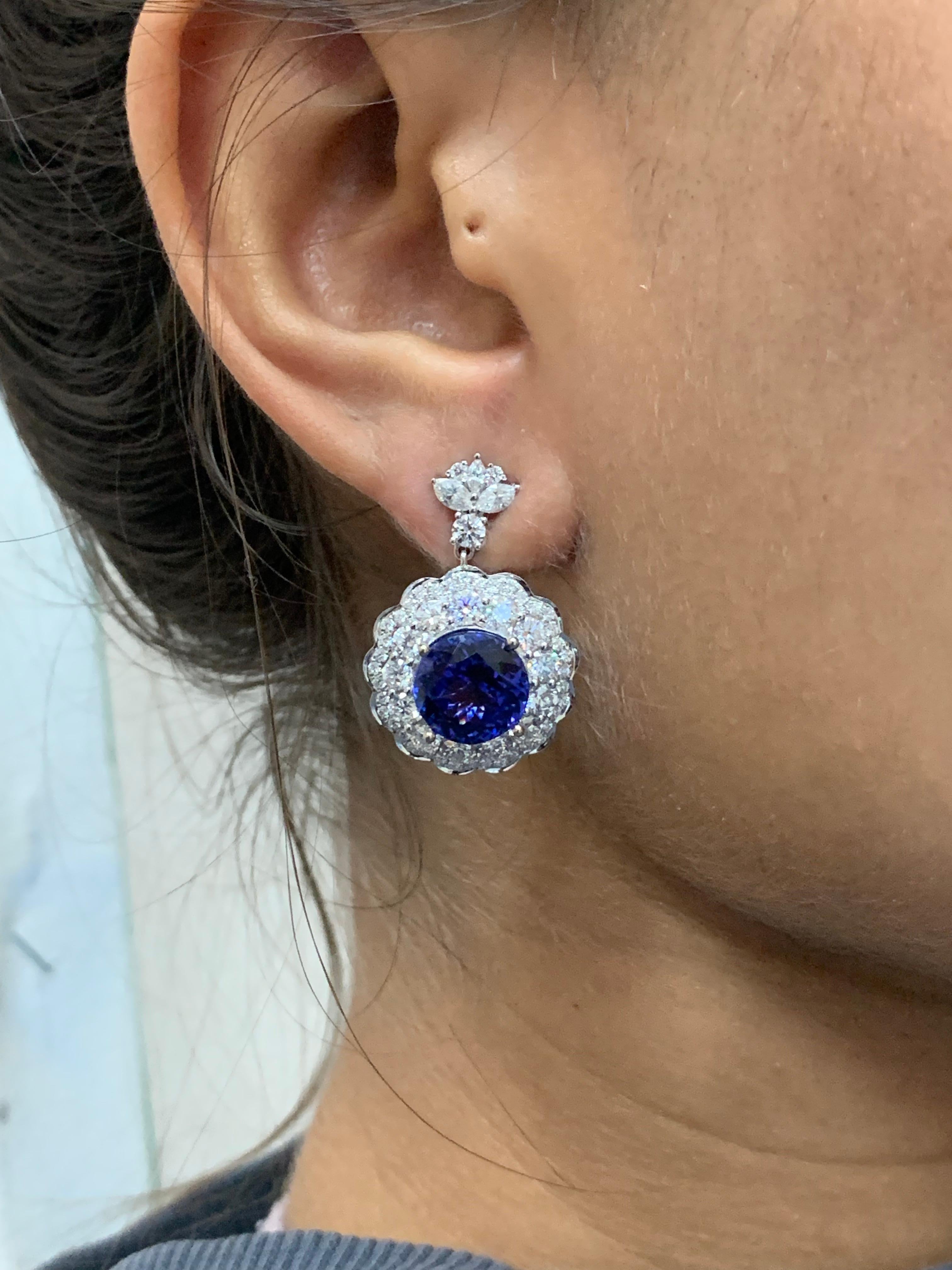 Tanzanite and White Diamond Ring & Earring Set in 18 Karat White Gold In New Condition For Sale In Hong Kong, HK