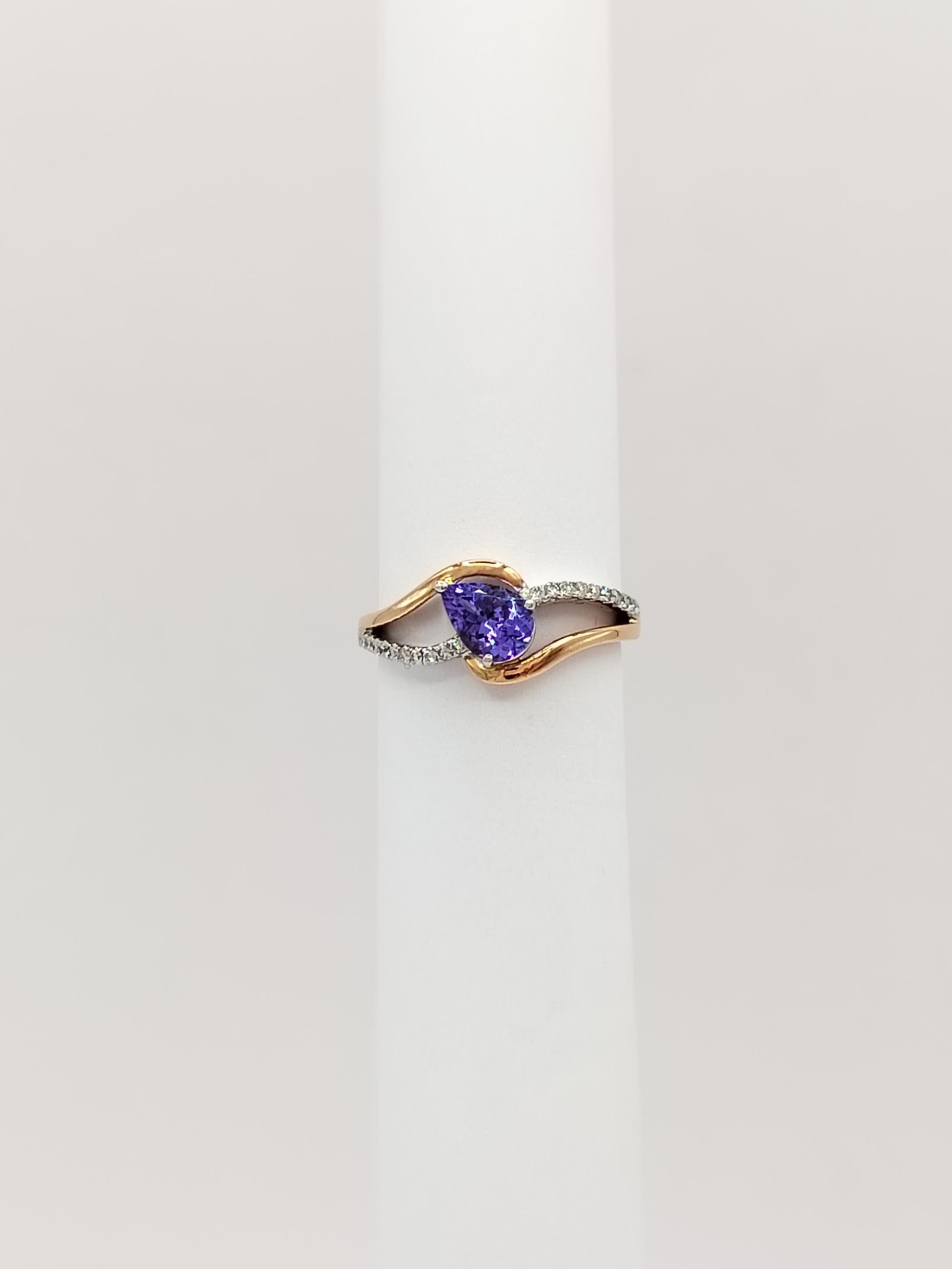 Tanzanite and White Diamond Ring in 14K 2 Tone Gold In New Condition For Sale In Los Angeles, CA