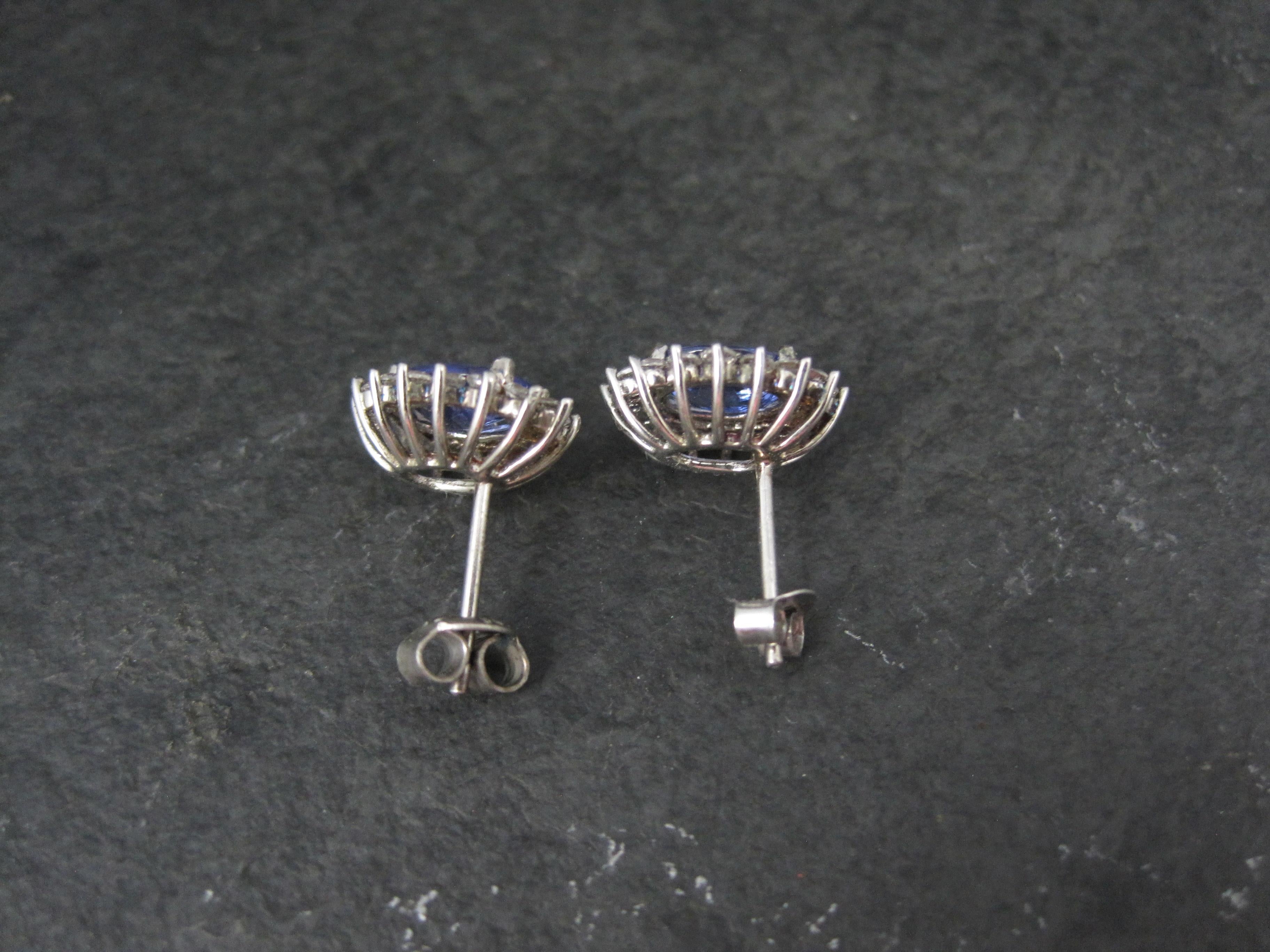 Donna Orecchini con tanzanite e spinello bianco in argento sterling in vendita