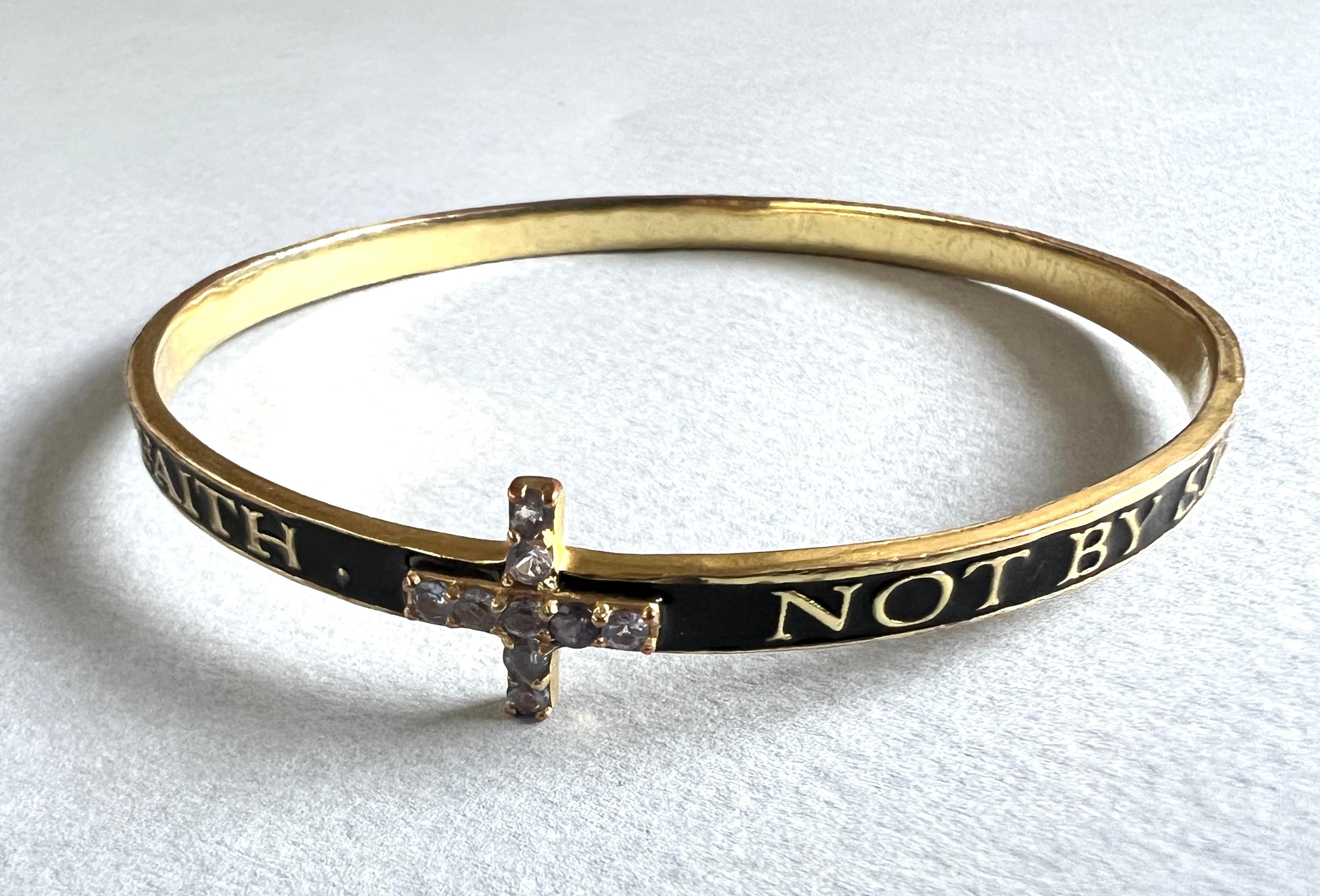 Bracciale Bangle con tanzanite e croce smaltata nera in vendita 9