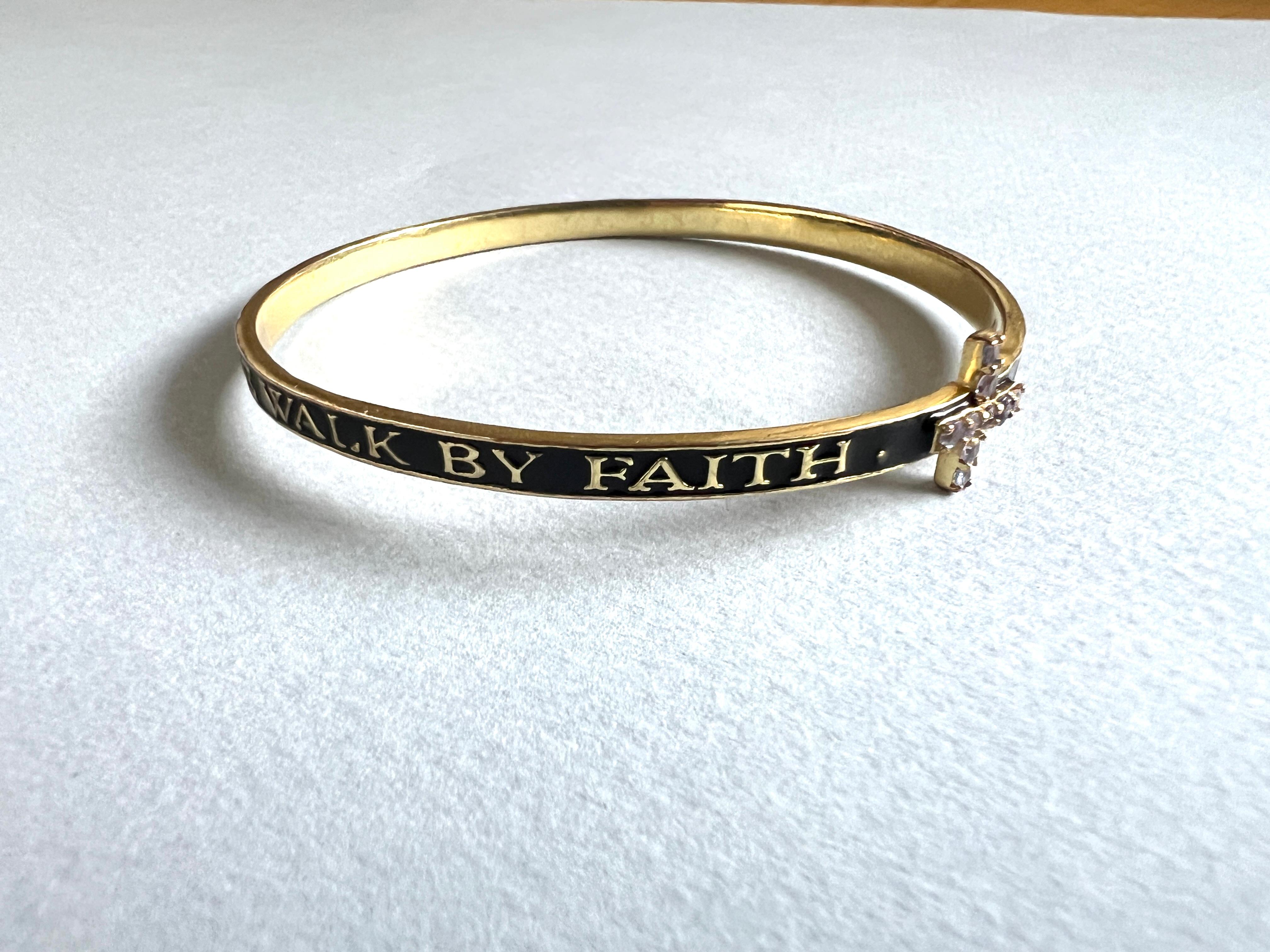 Bracciale Bangle con tanzanite e croce smaltata nera in vendita 10